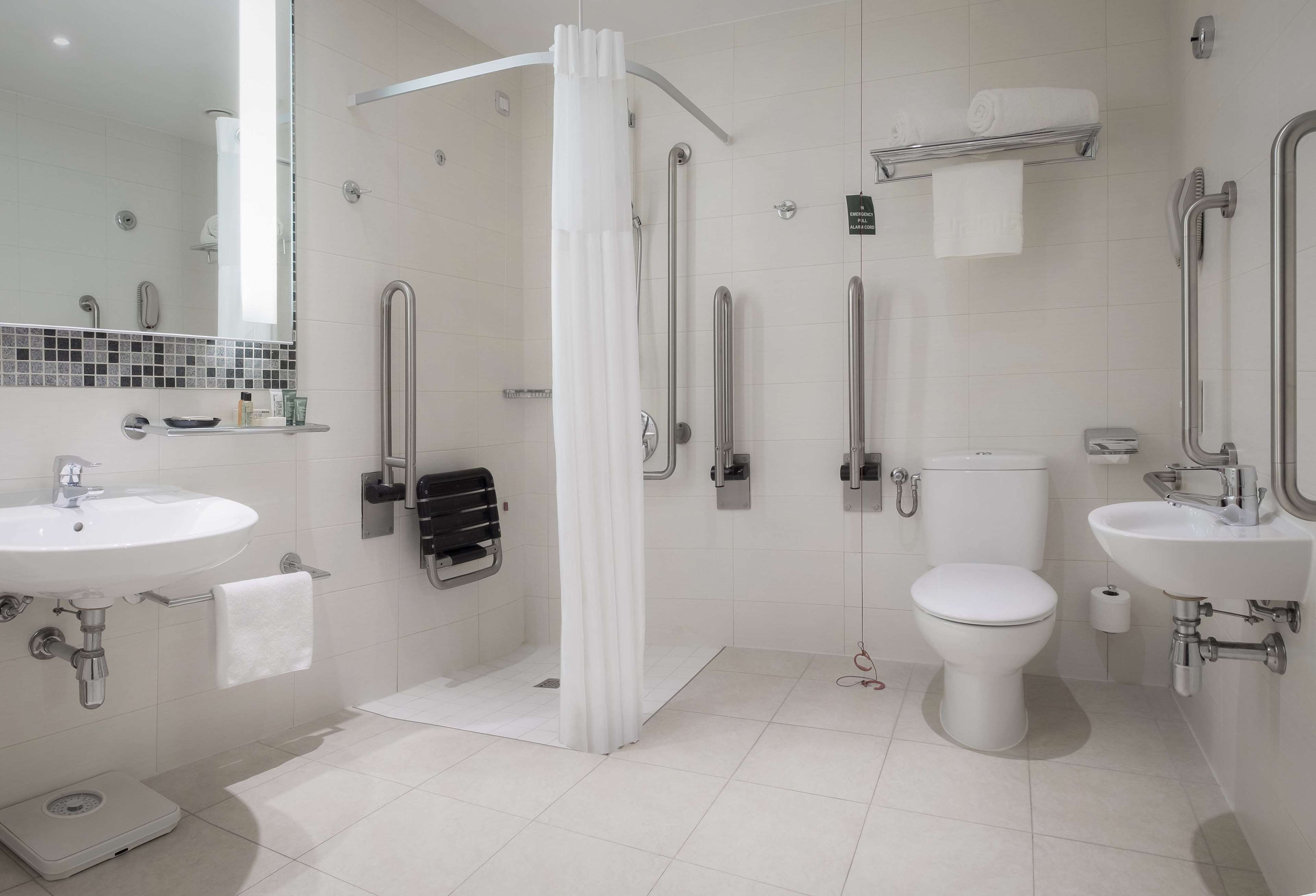 Hilton Reading Hotel Room Type - QUEEN ACCESSIBLE GUESTROOM