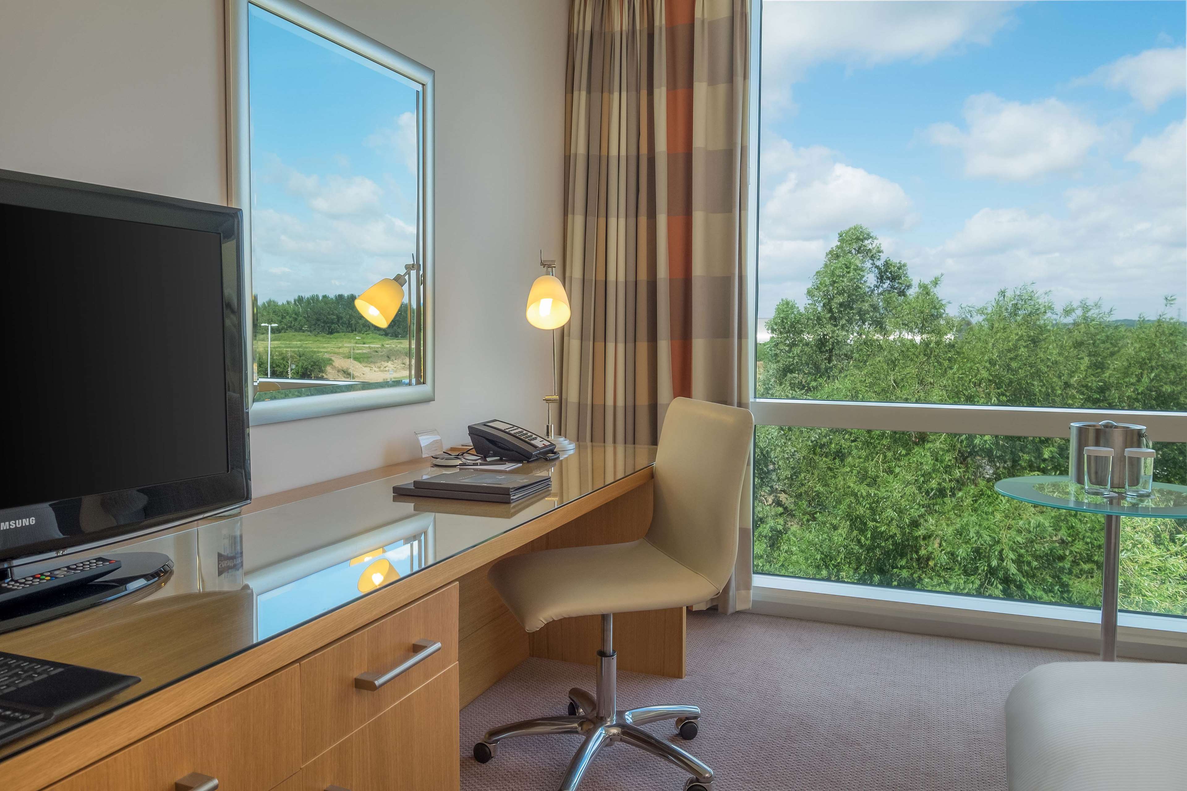 Hilton Reading Hotel Room Type - TWIN ACCESSIBLE GUEST ROOM