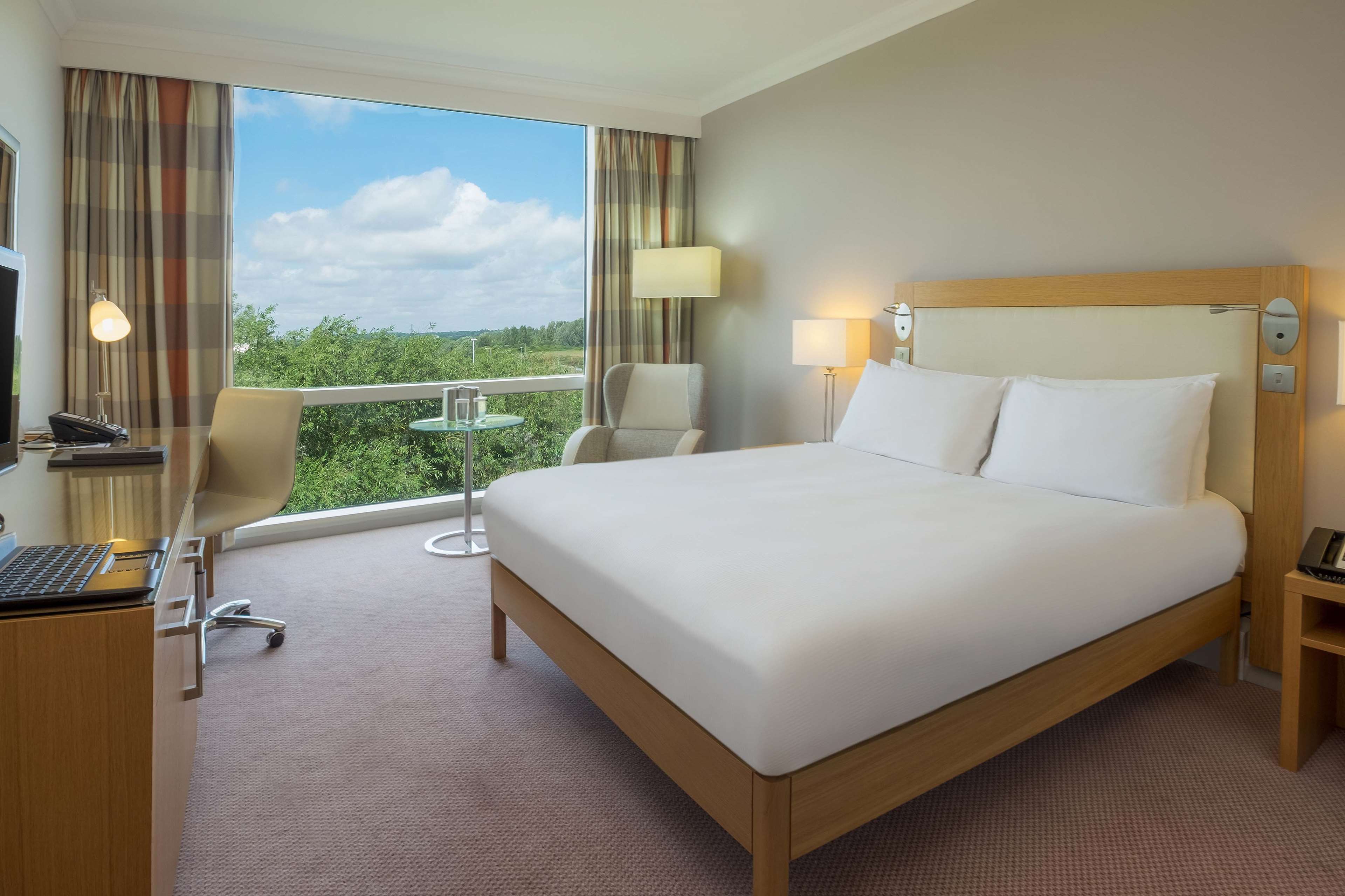 Hilton Reading Hotel Room Type - FAMILY CONNECTING ROOM