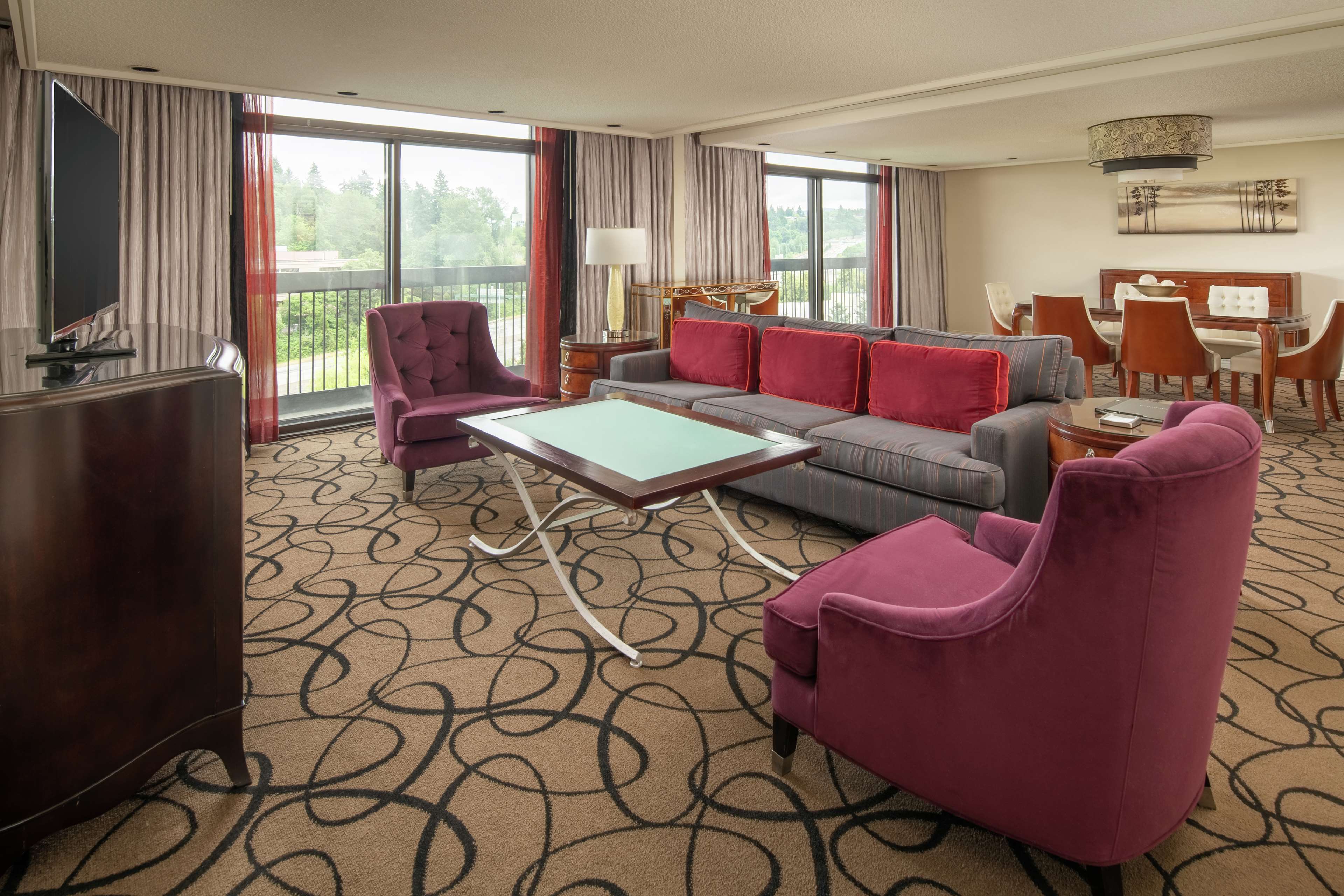Hilton Bellevue Room Type - 1 KING PRESIDENT SUITE