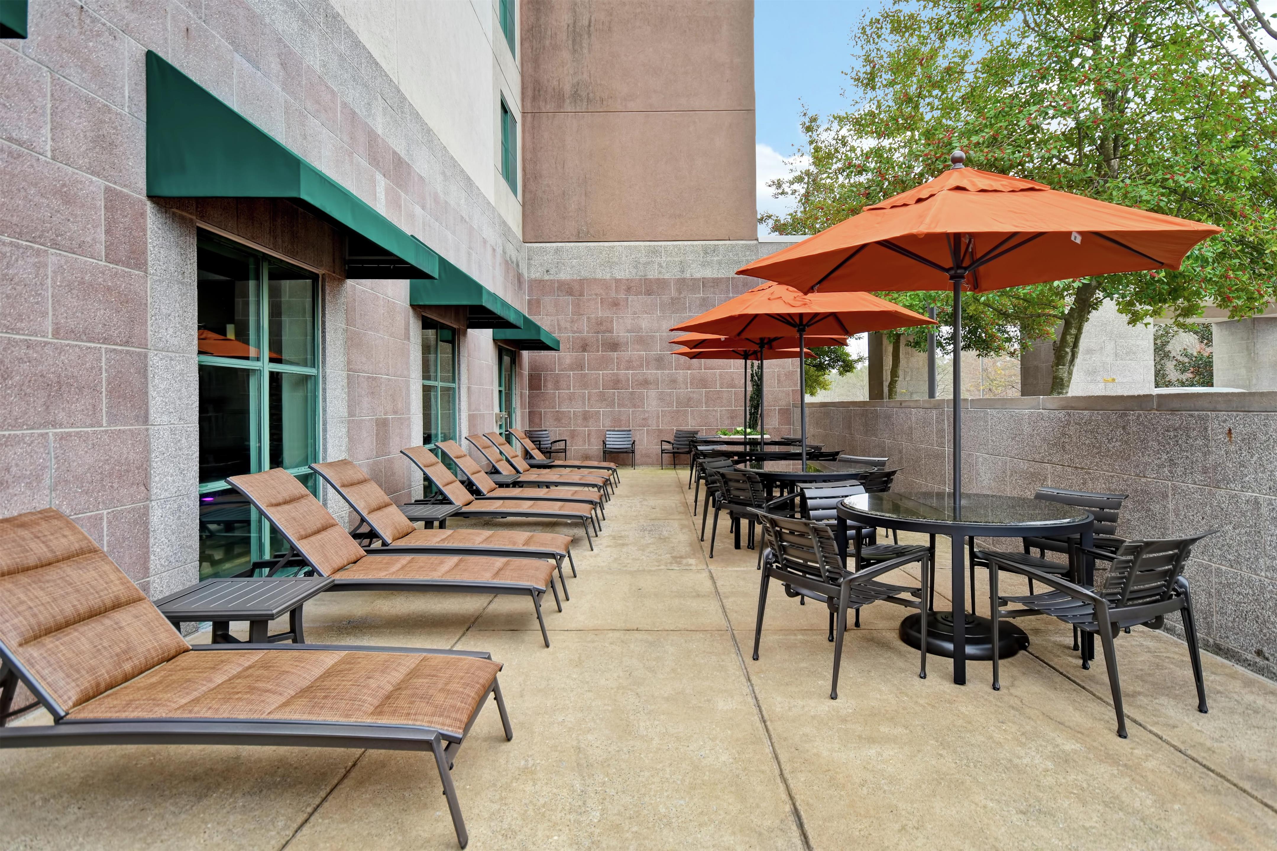 Exterior | Embassy Suites Little Rock