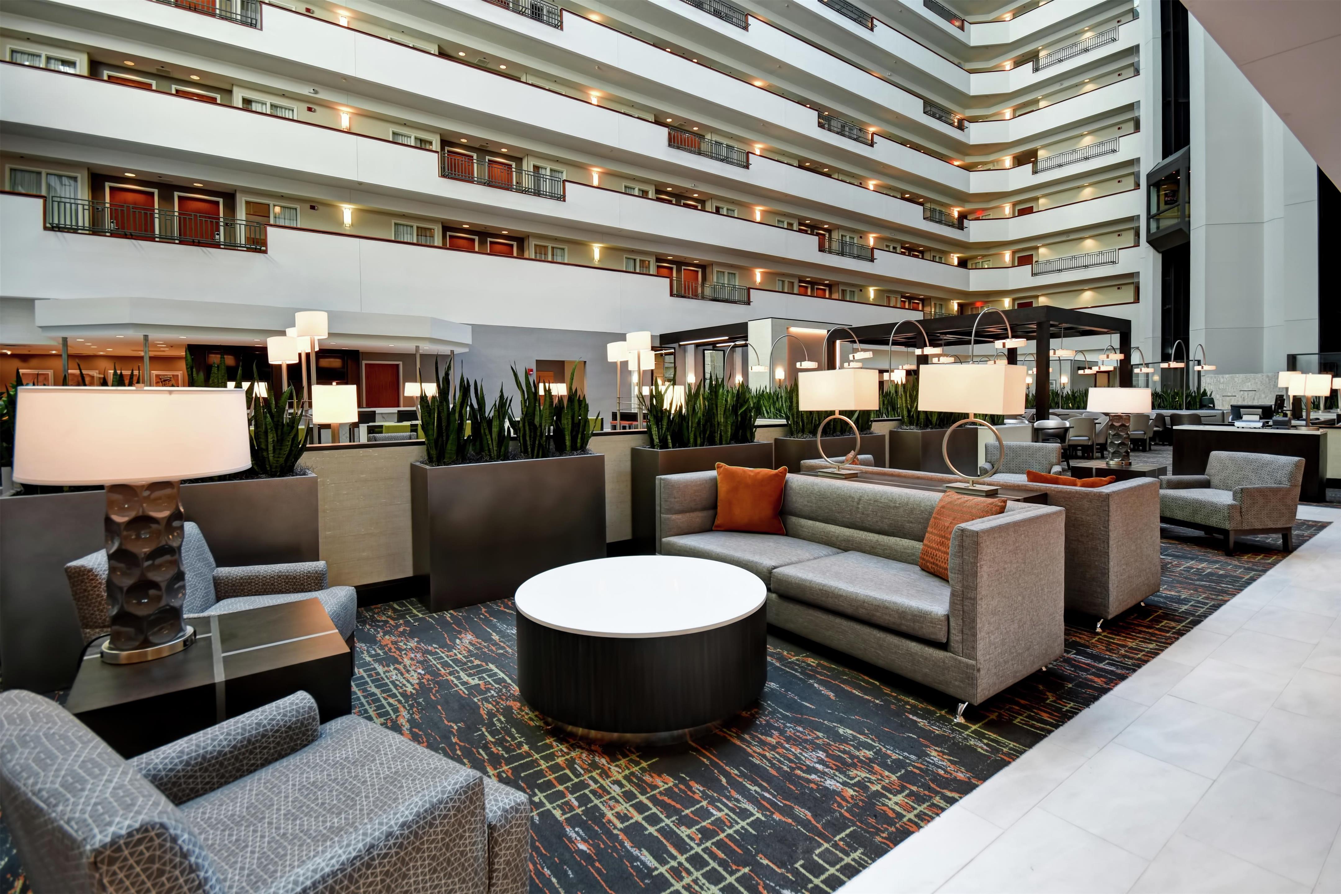 Lobby | Embassy Suites Little Rock