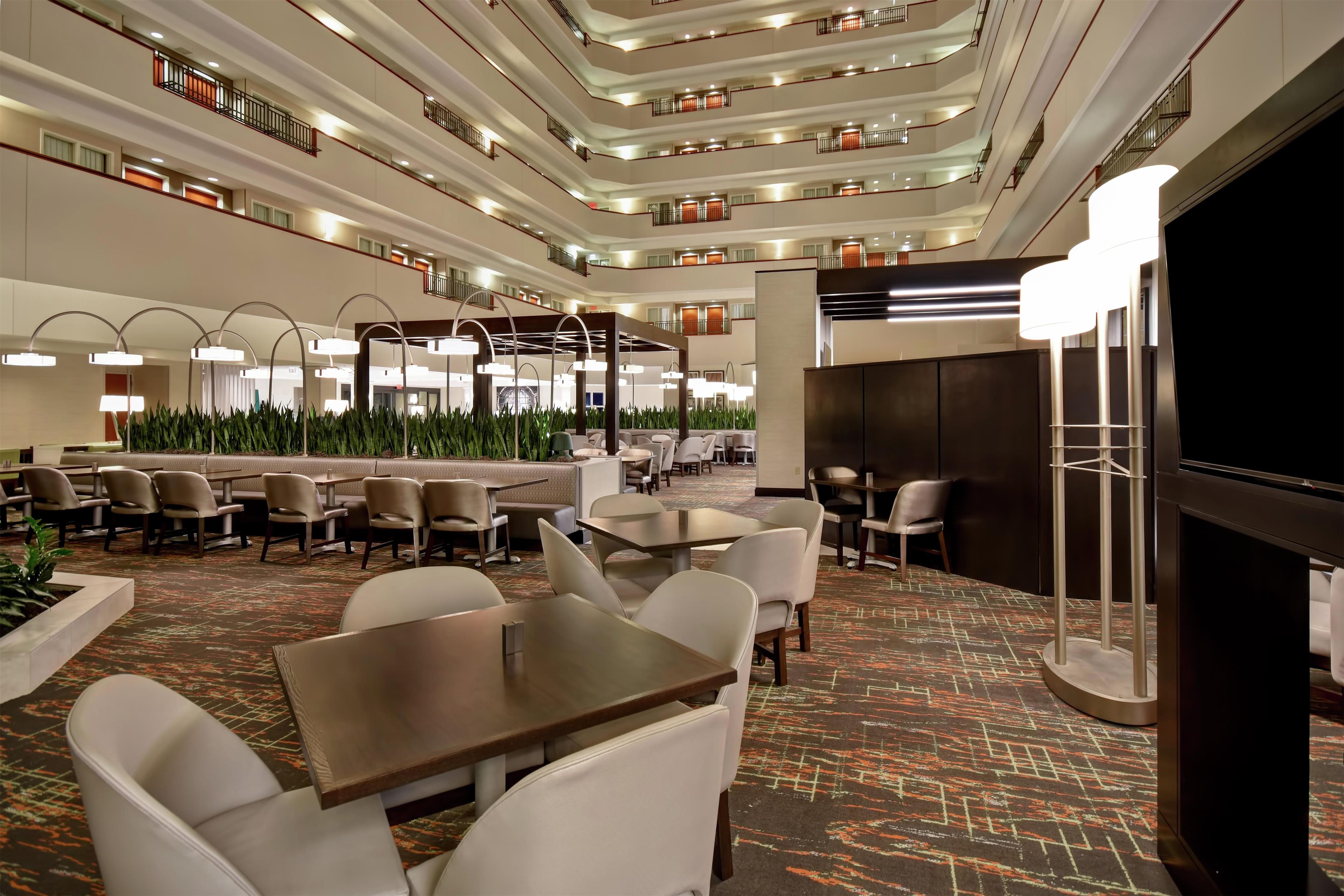 Breakfast Area | Embassy Suites Little Rock