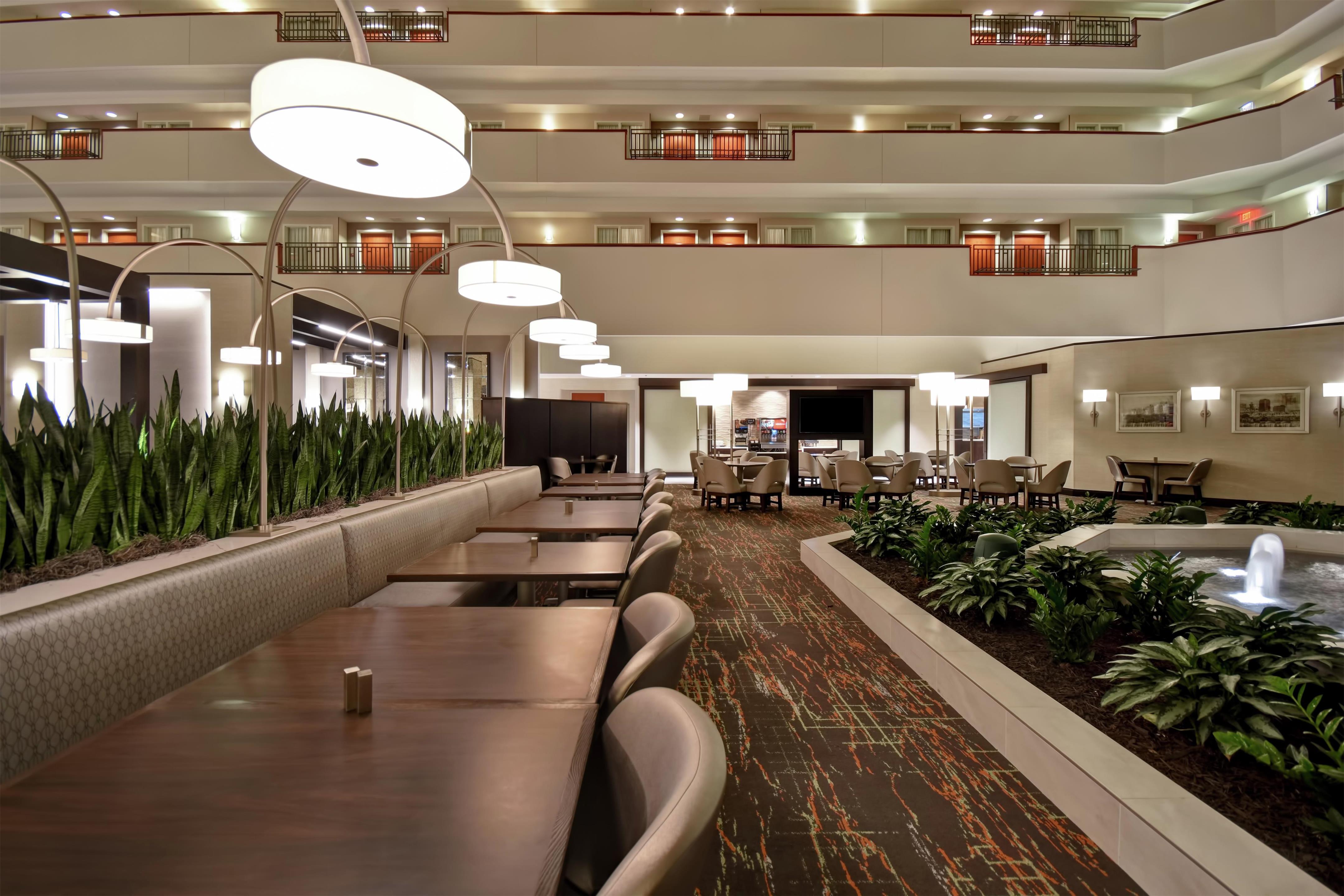 Breakfast Area | Embassy Suites Little Rock