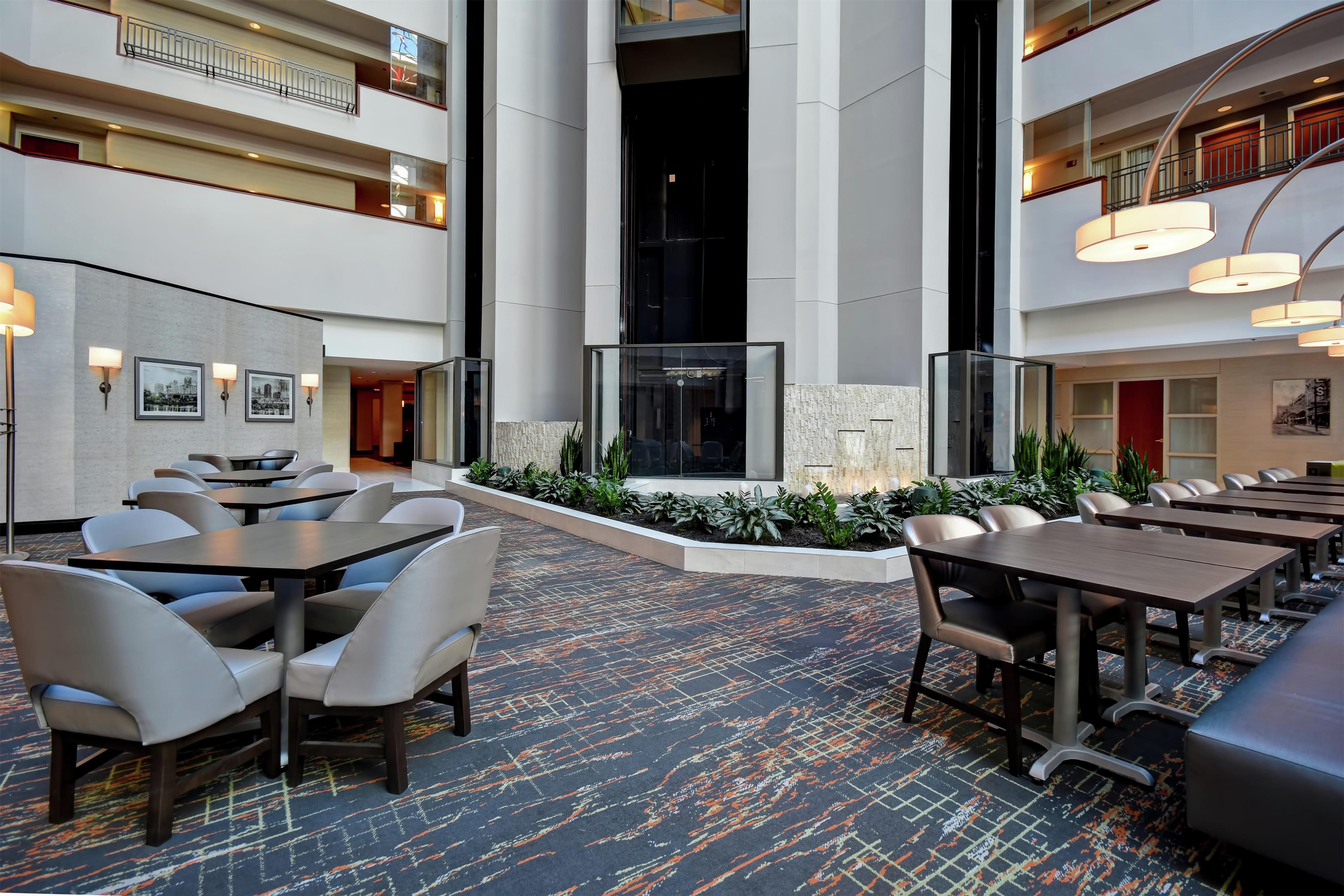 Breakfast Area | Embassy Suites Little Rock
