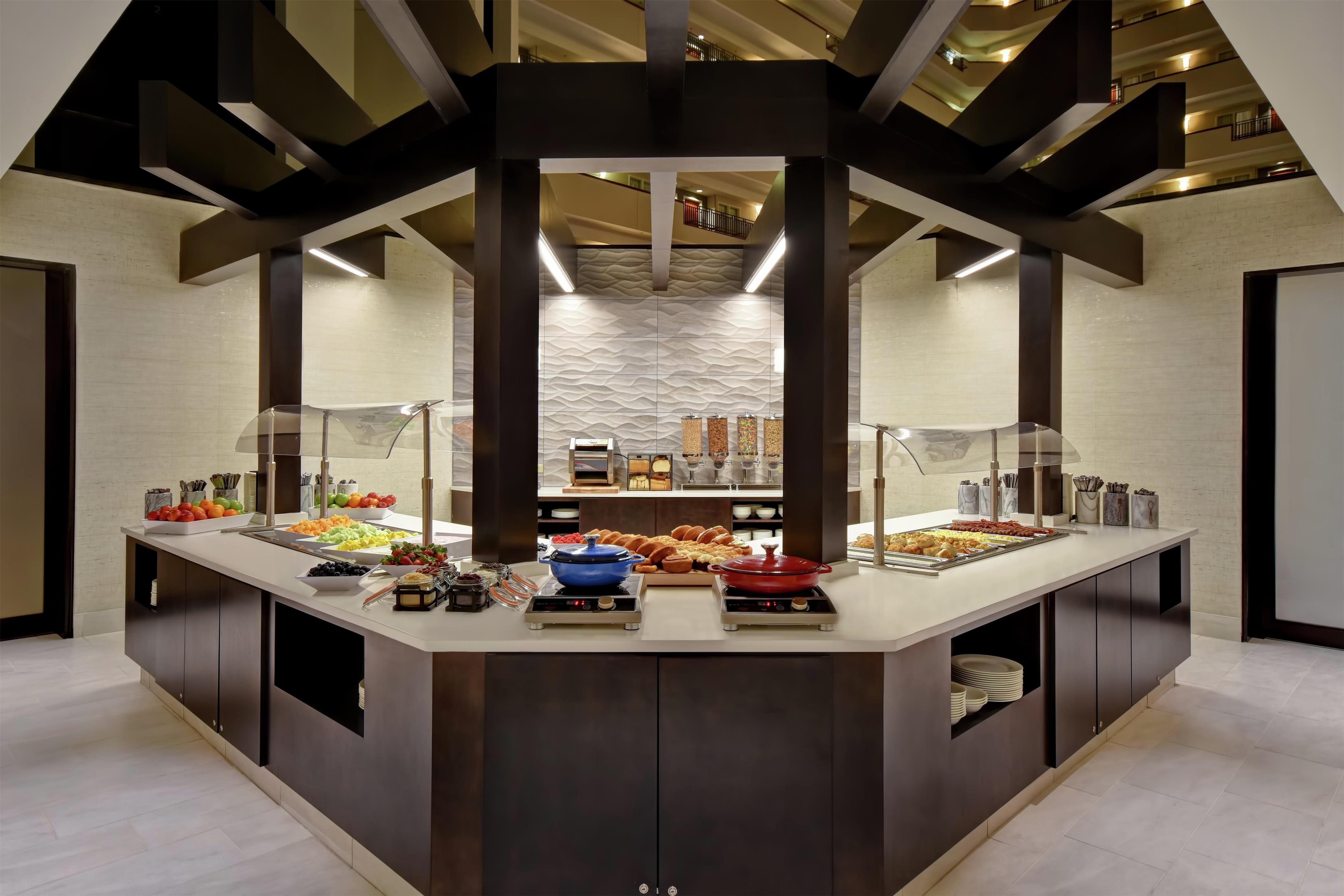Breakfast Area | Embassy Suites Little Rock