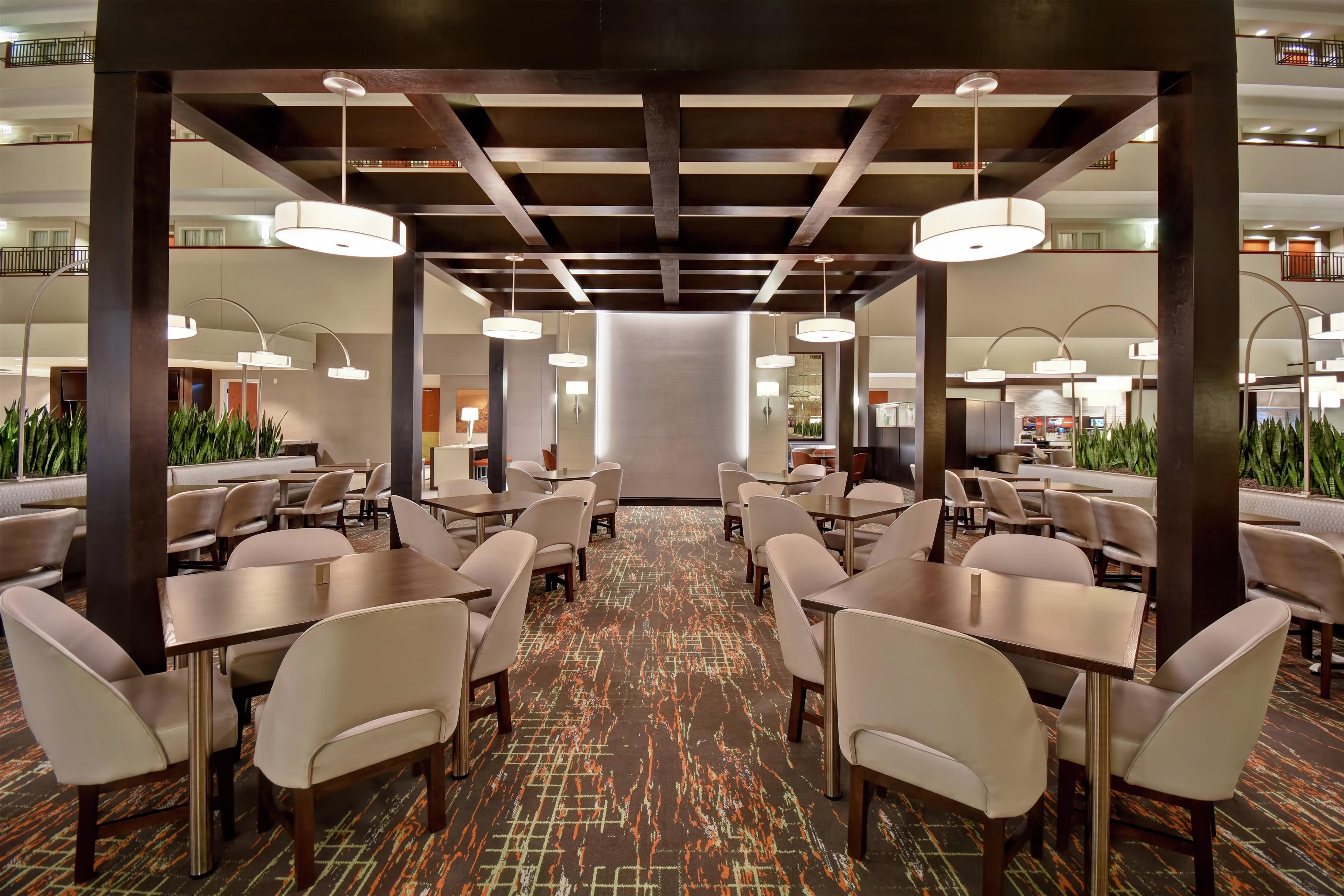 Restaurant | Embassy Suites Little Rock