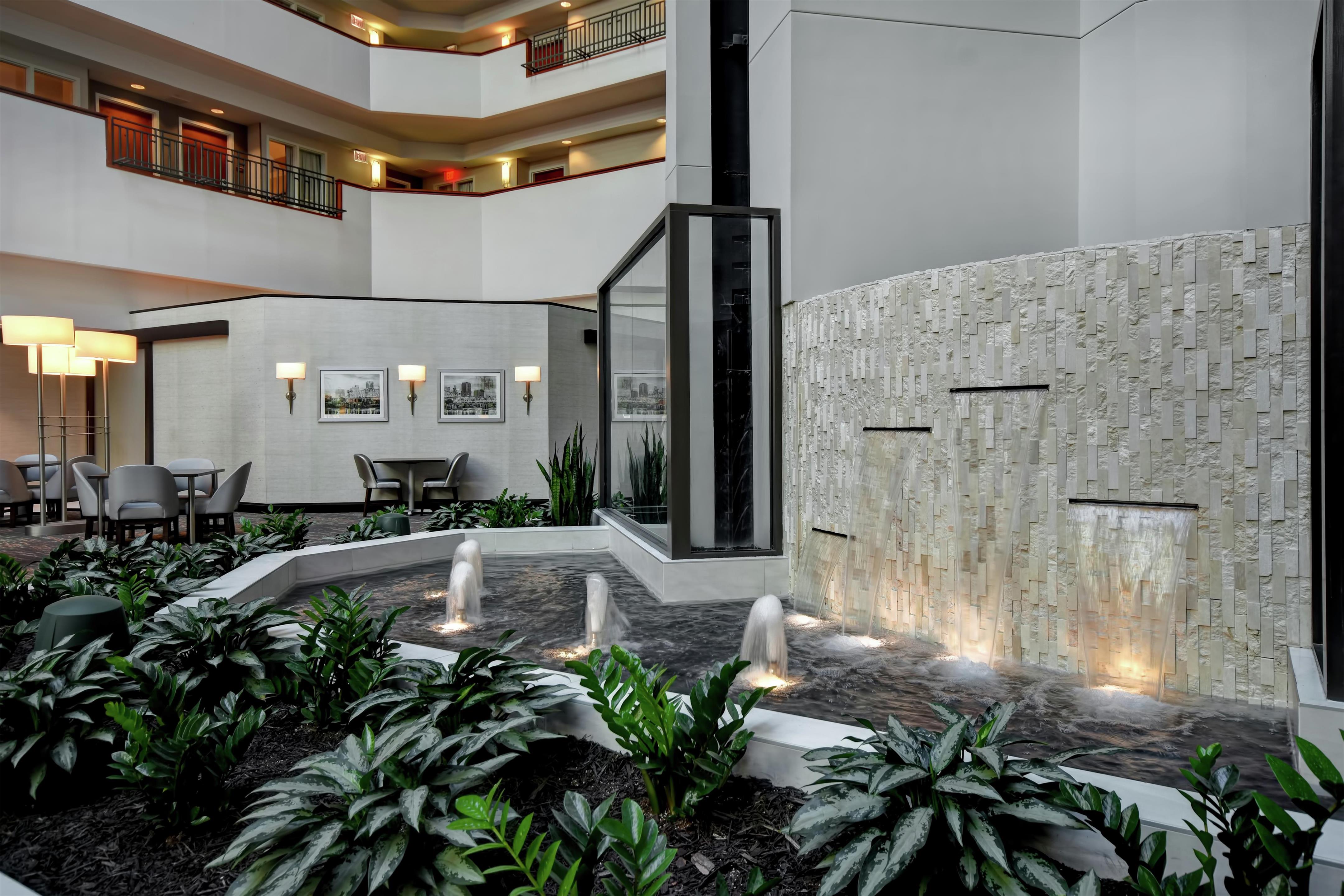 Lobby | Embassy Suites Little Rock
