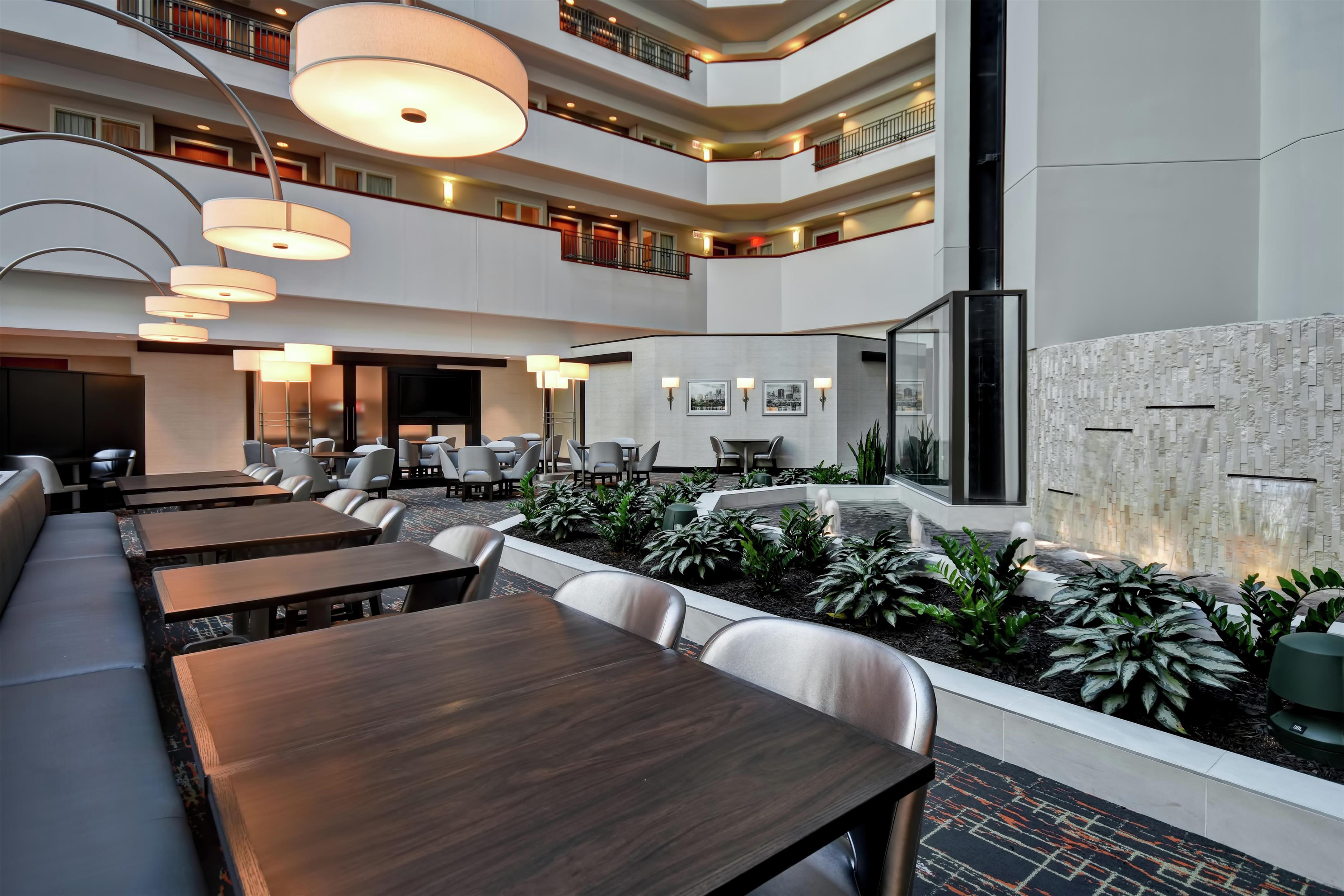 Breakfast Area | Embassy Suites Little Rock