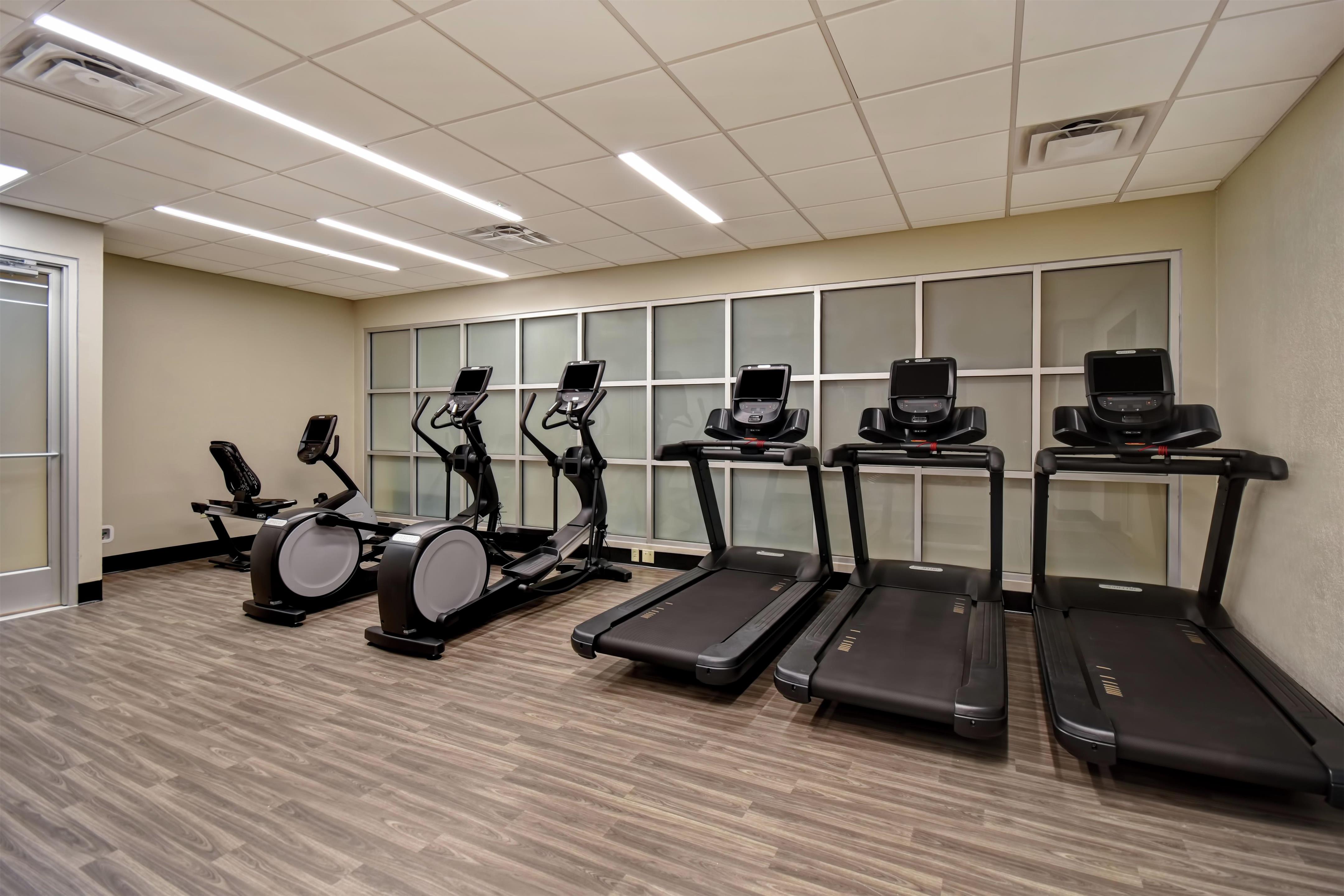 Health club fitness center gym | Embassy Suites Little Rock