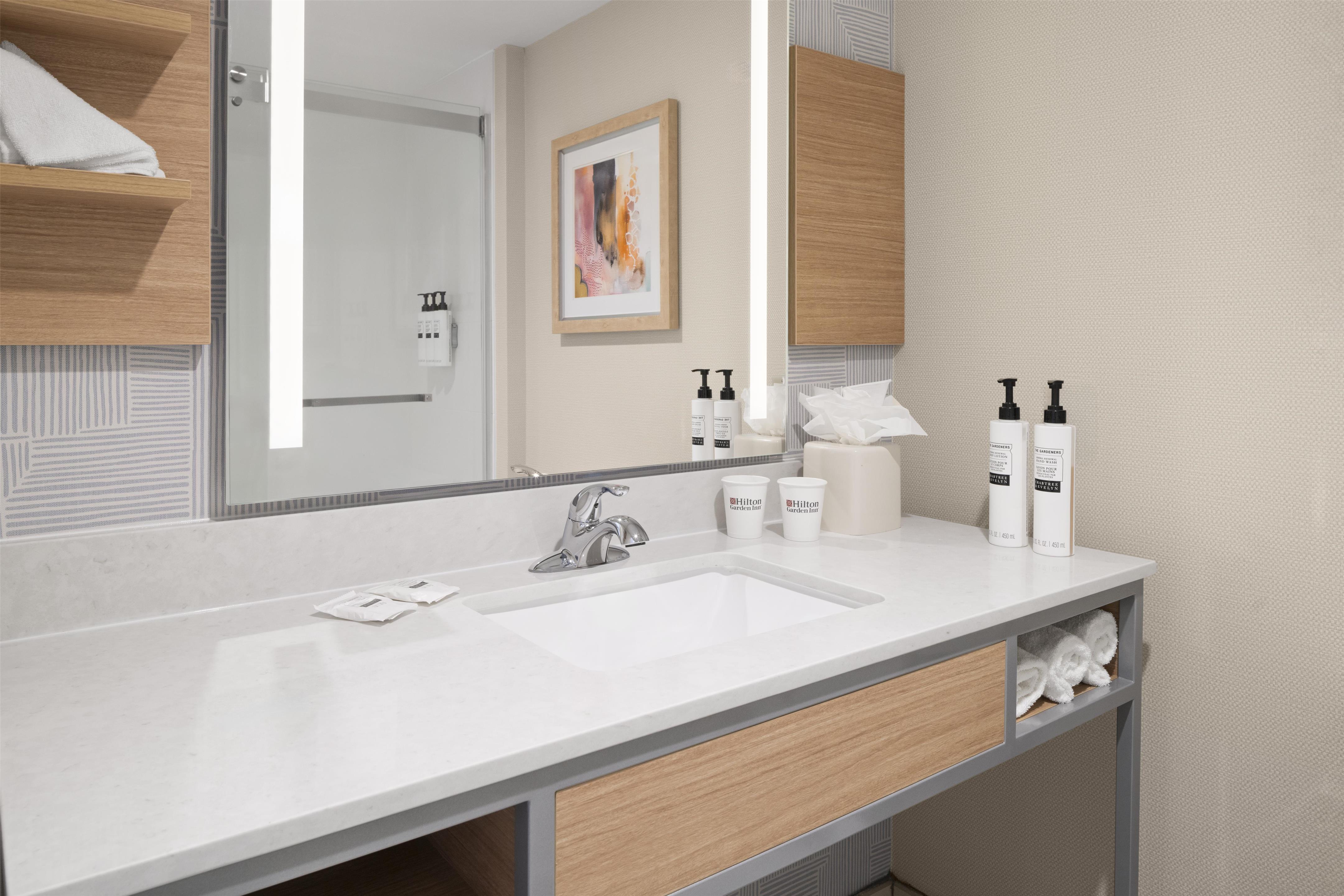 Guest room bath