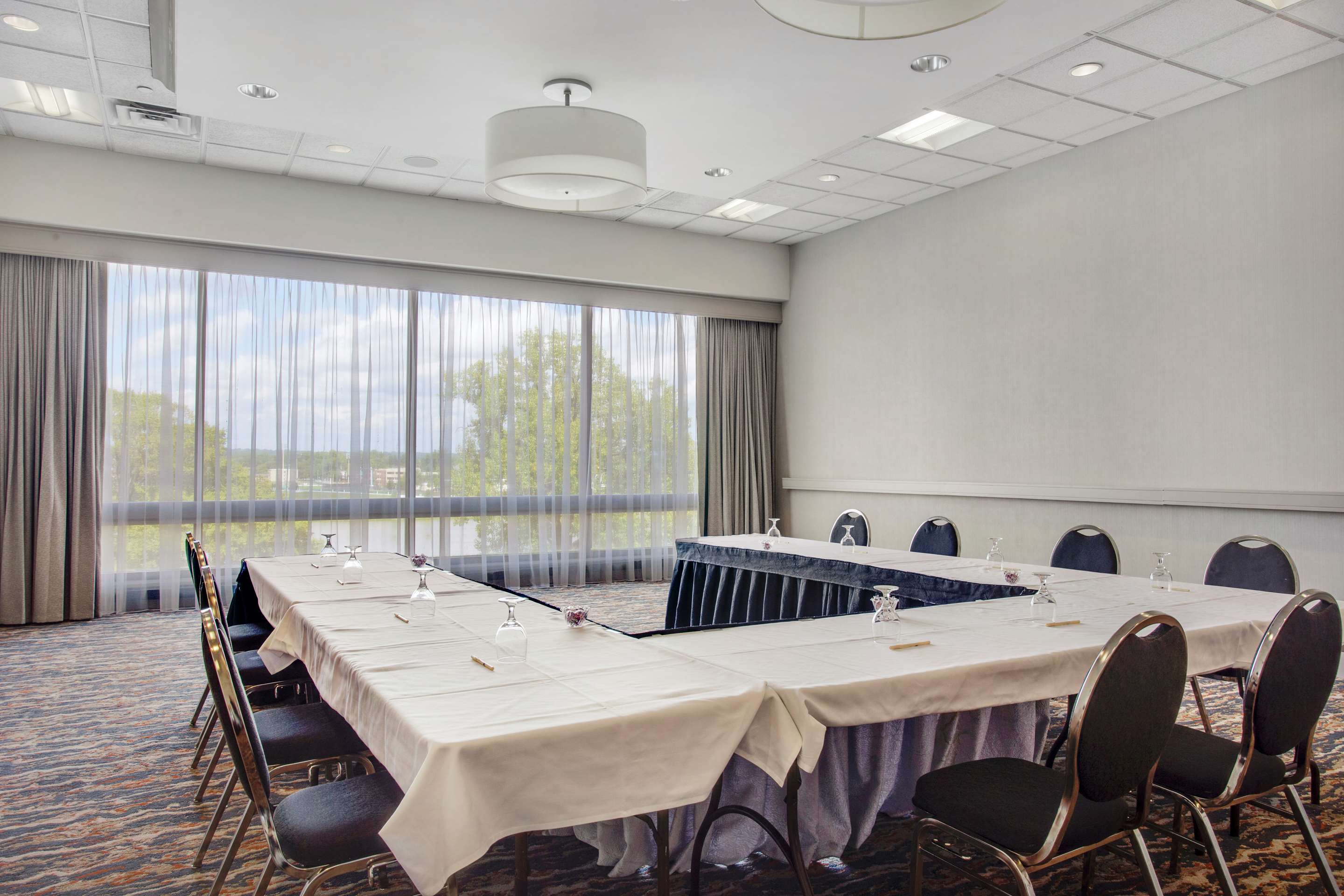 Meeting Room | DoubleTree by Hilton Little Rock