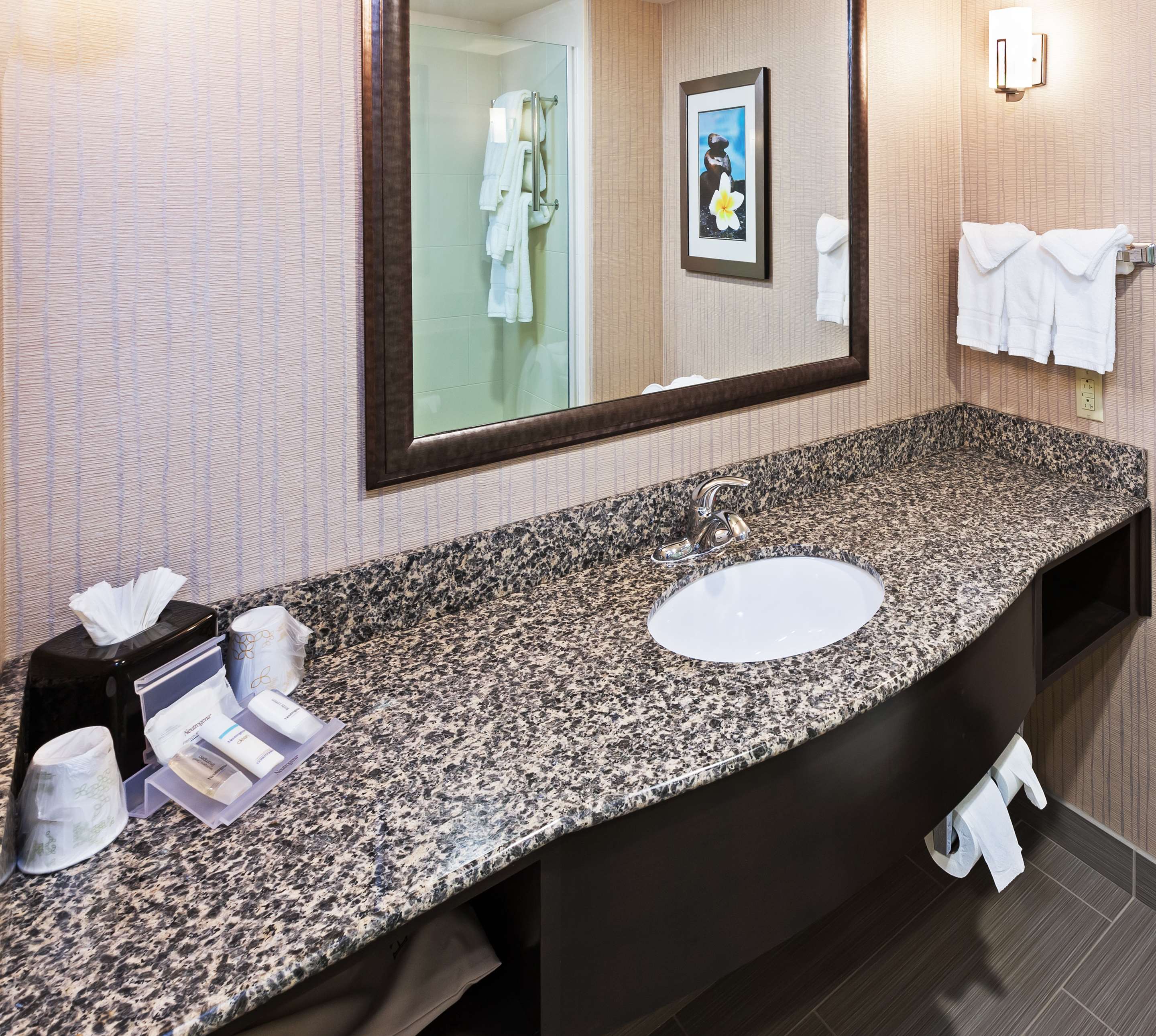 Guest room bath