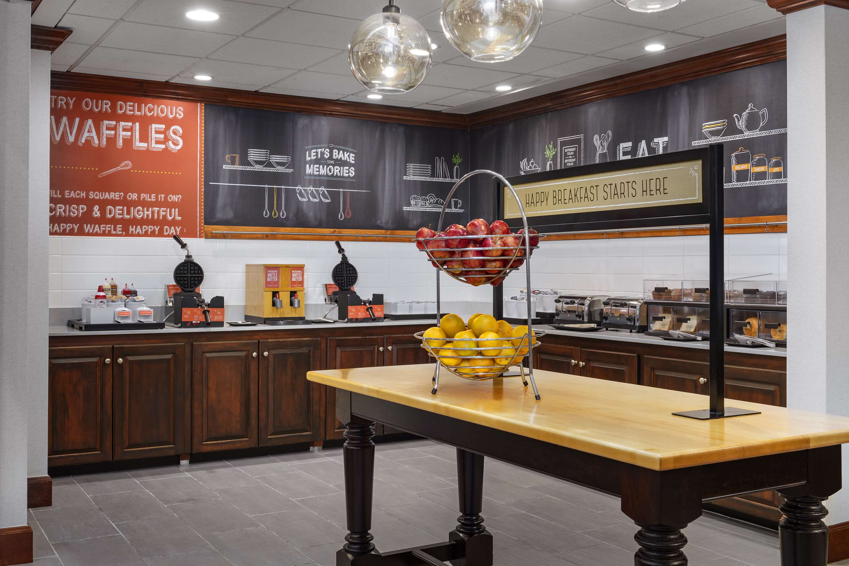 Breakfast Area | Hampton Inn & Suites Lake Mary At Colonial Townpark