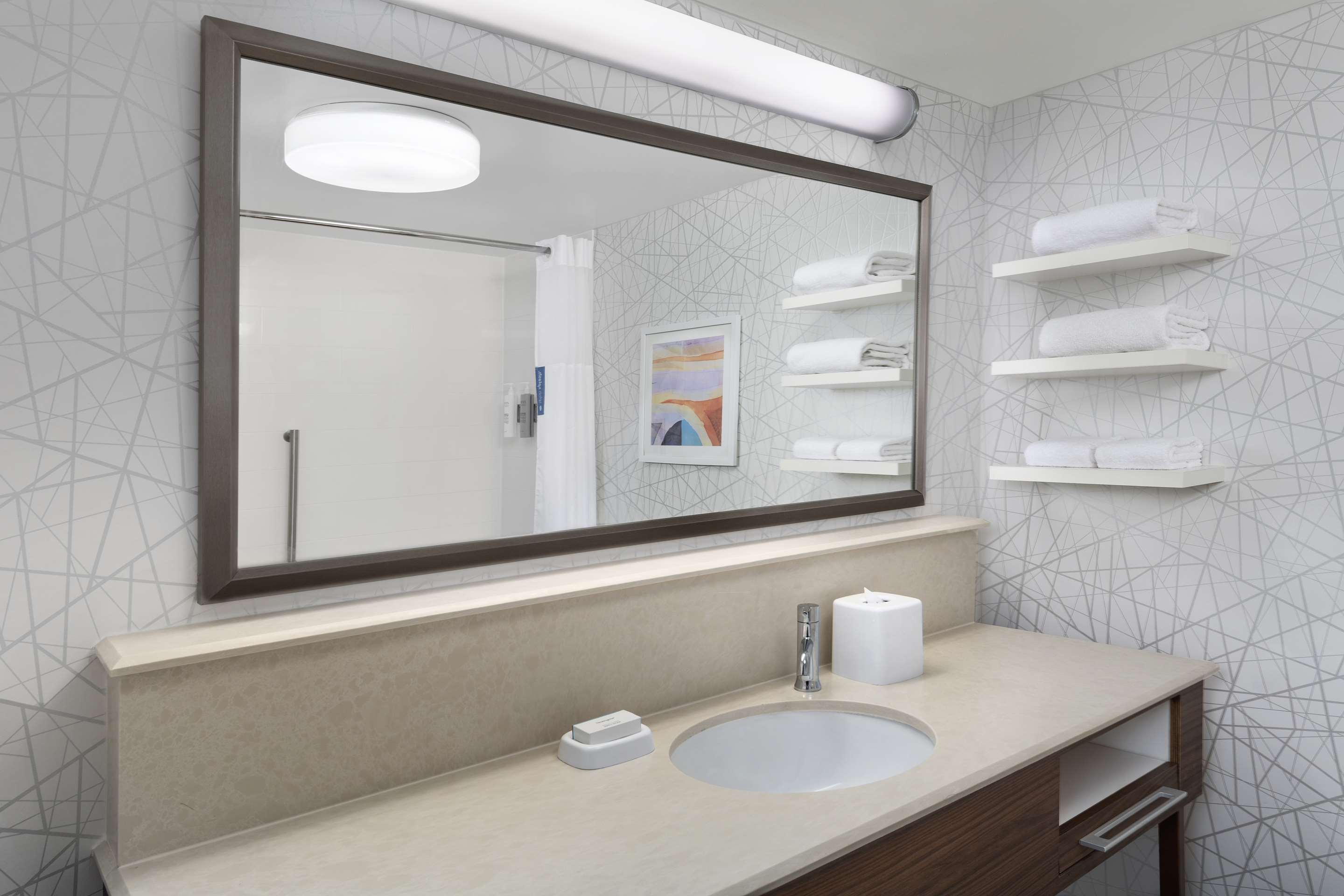 Guest room bath