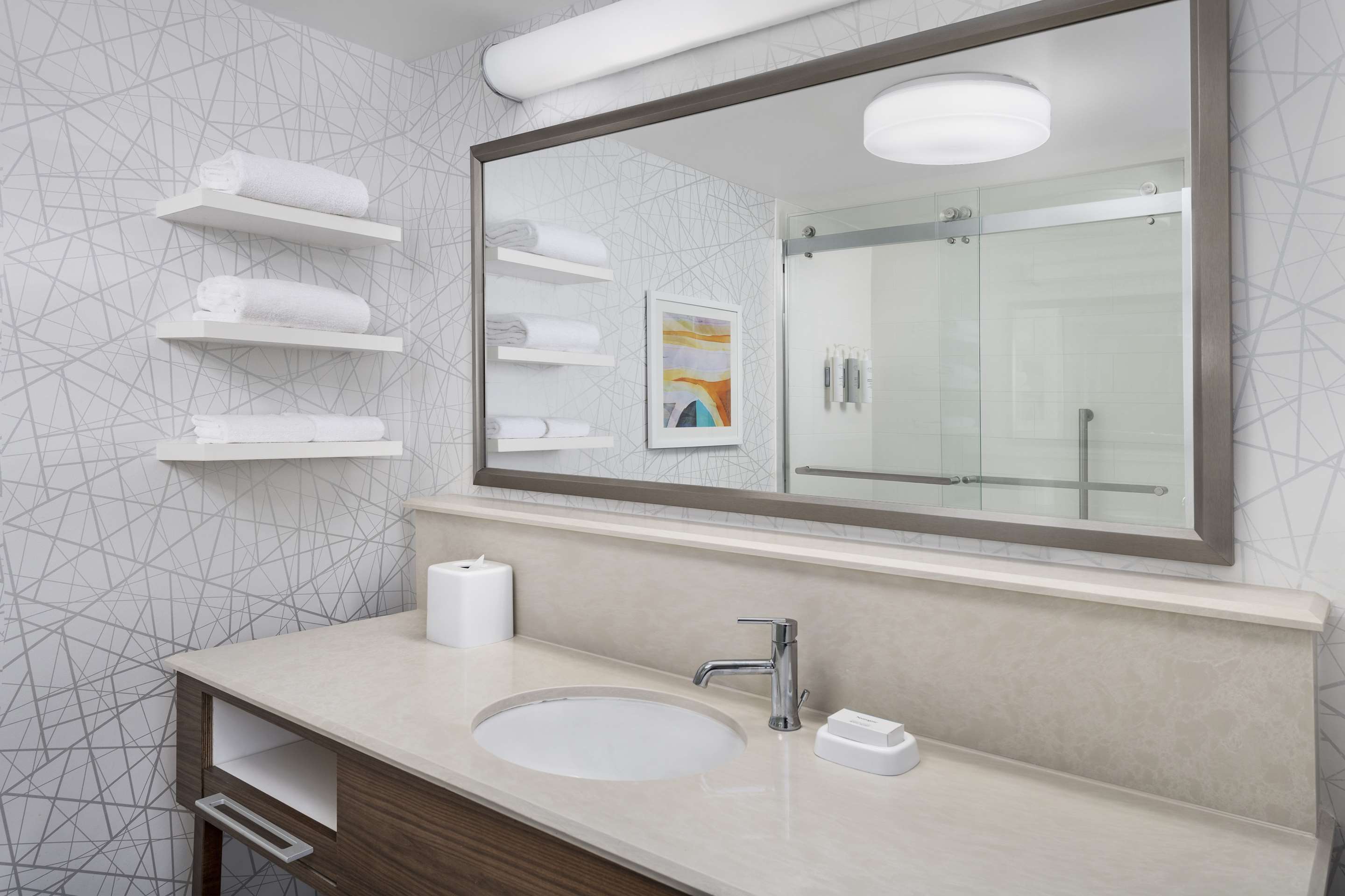 Guest room bath