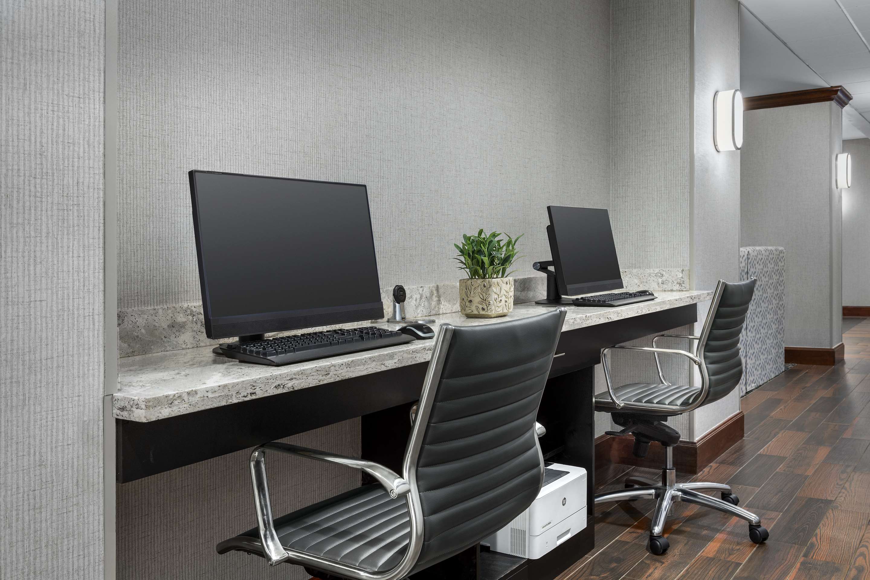 Business Center | Hampton Inn & Suites Lake Mary At Colonial Townpark