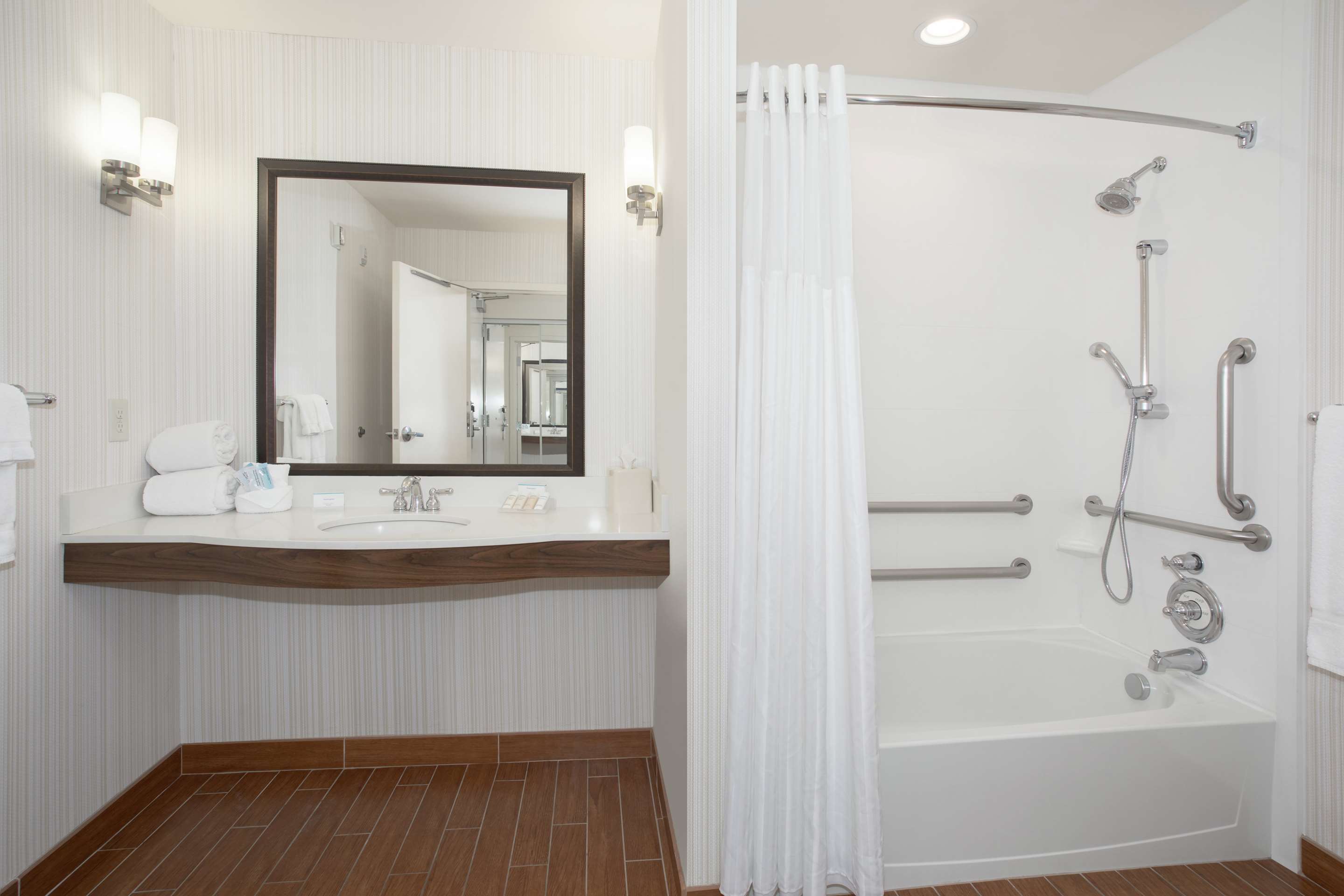 Guest room bath
