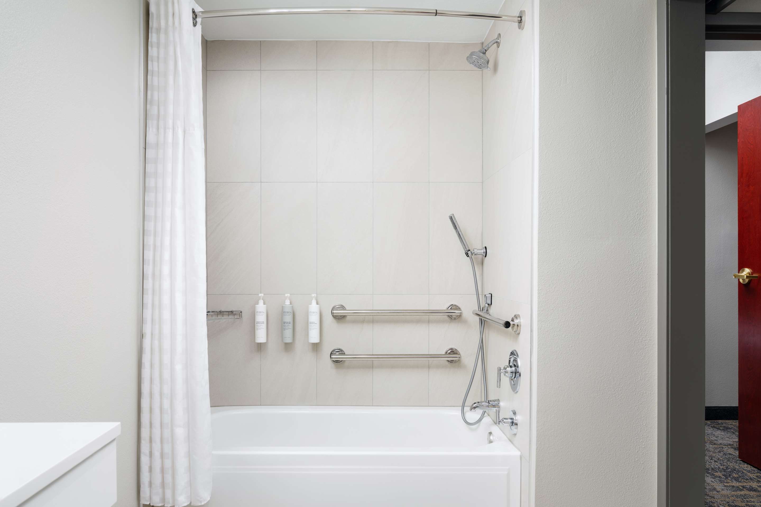 Guest room bath