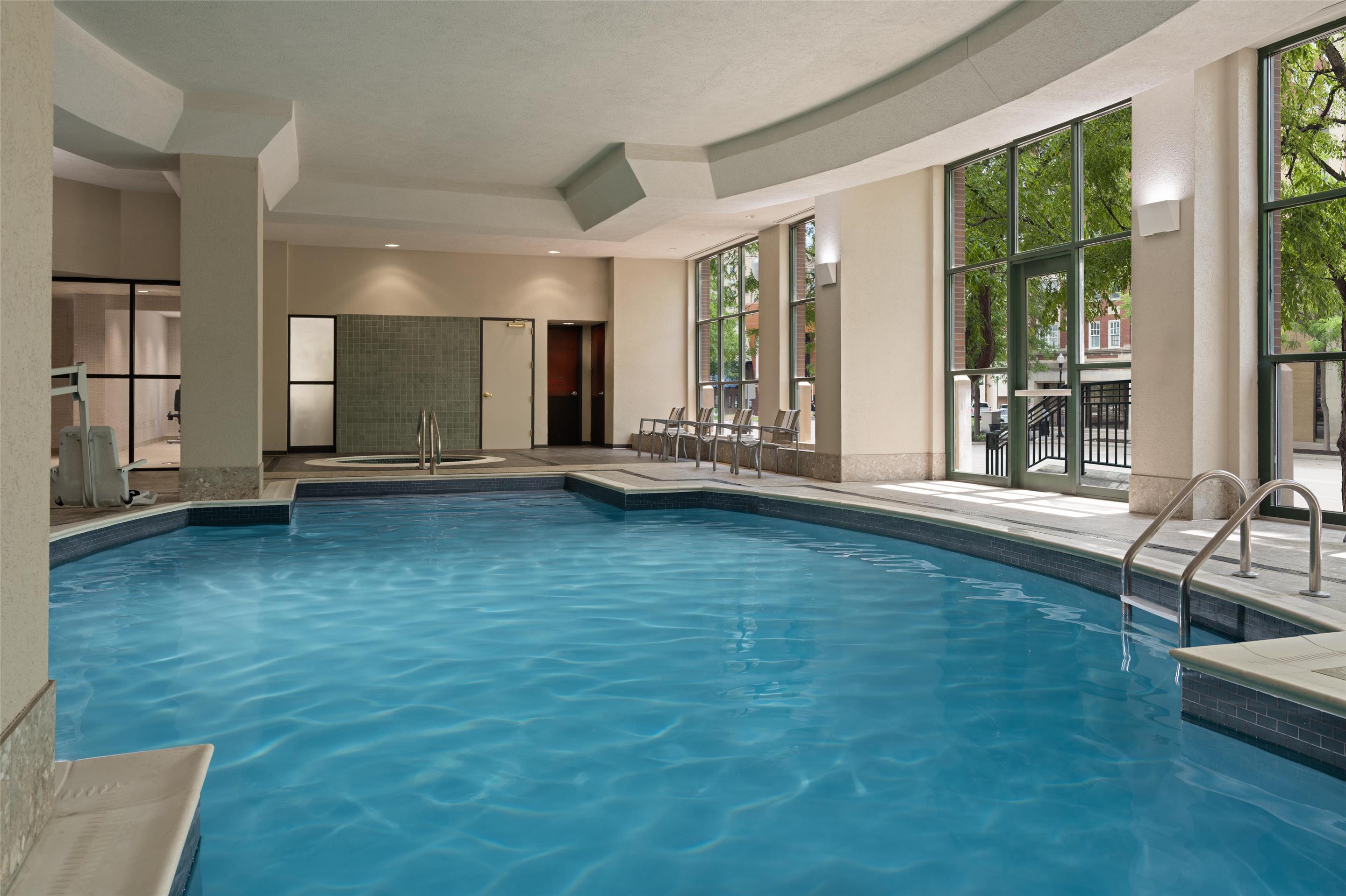 Pool | Embassy Suites Lincoln