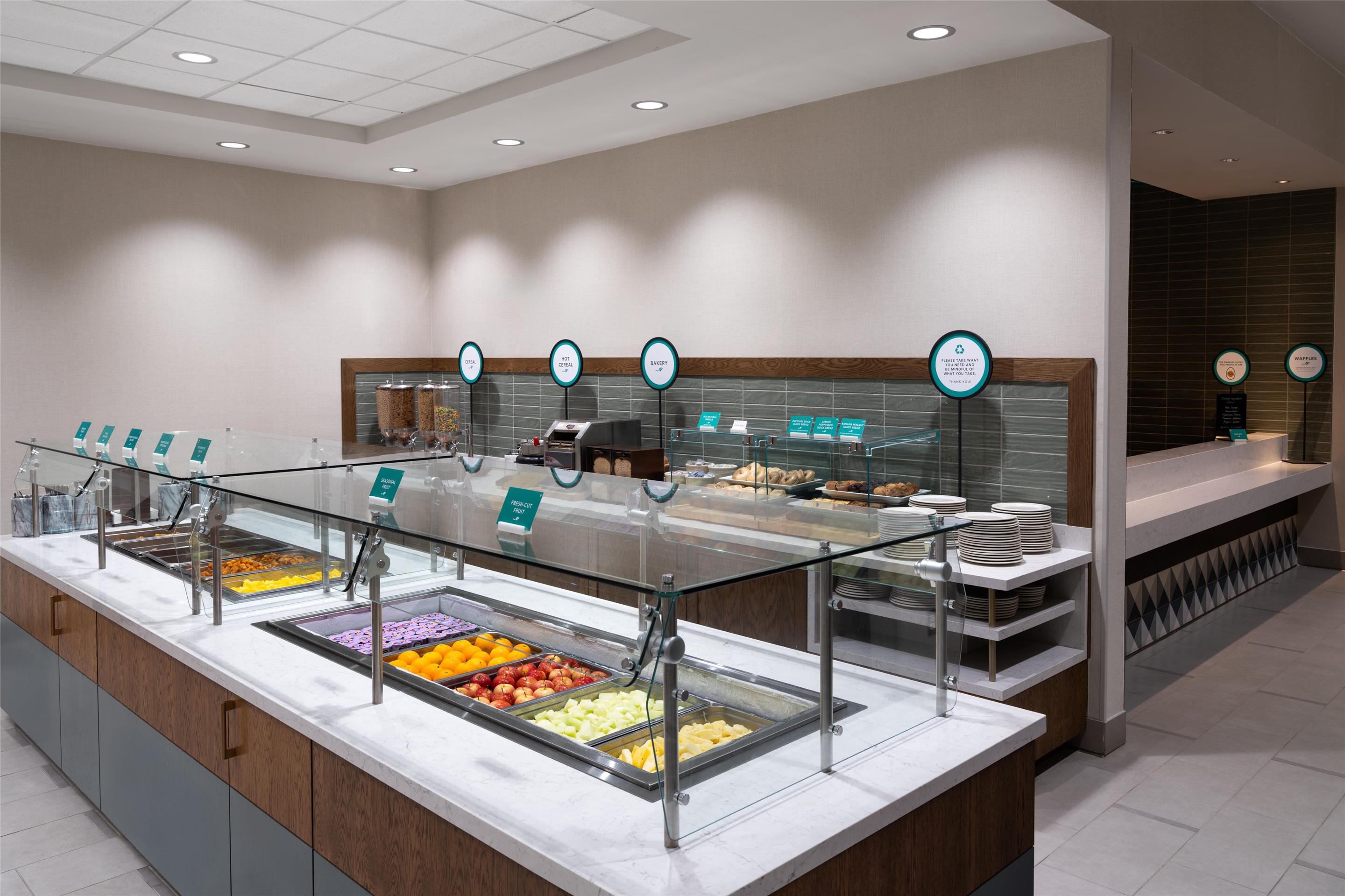 Breakfast Area | Embassy Suites Lincoln