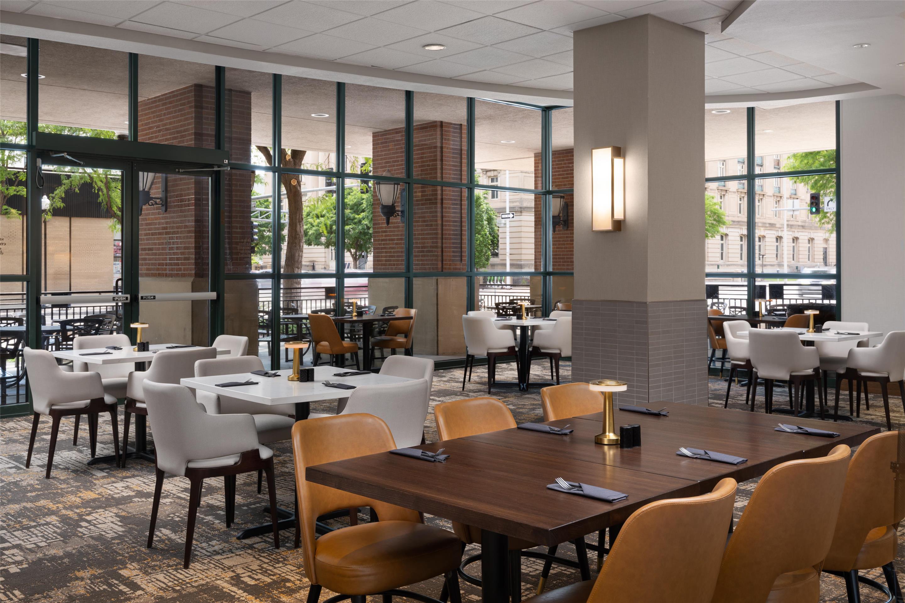 Restaurant | Embassy Suites Lincoln