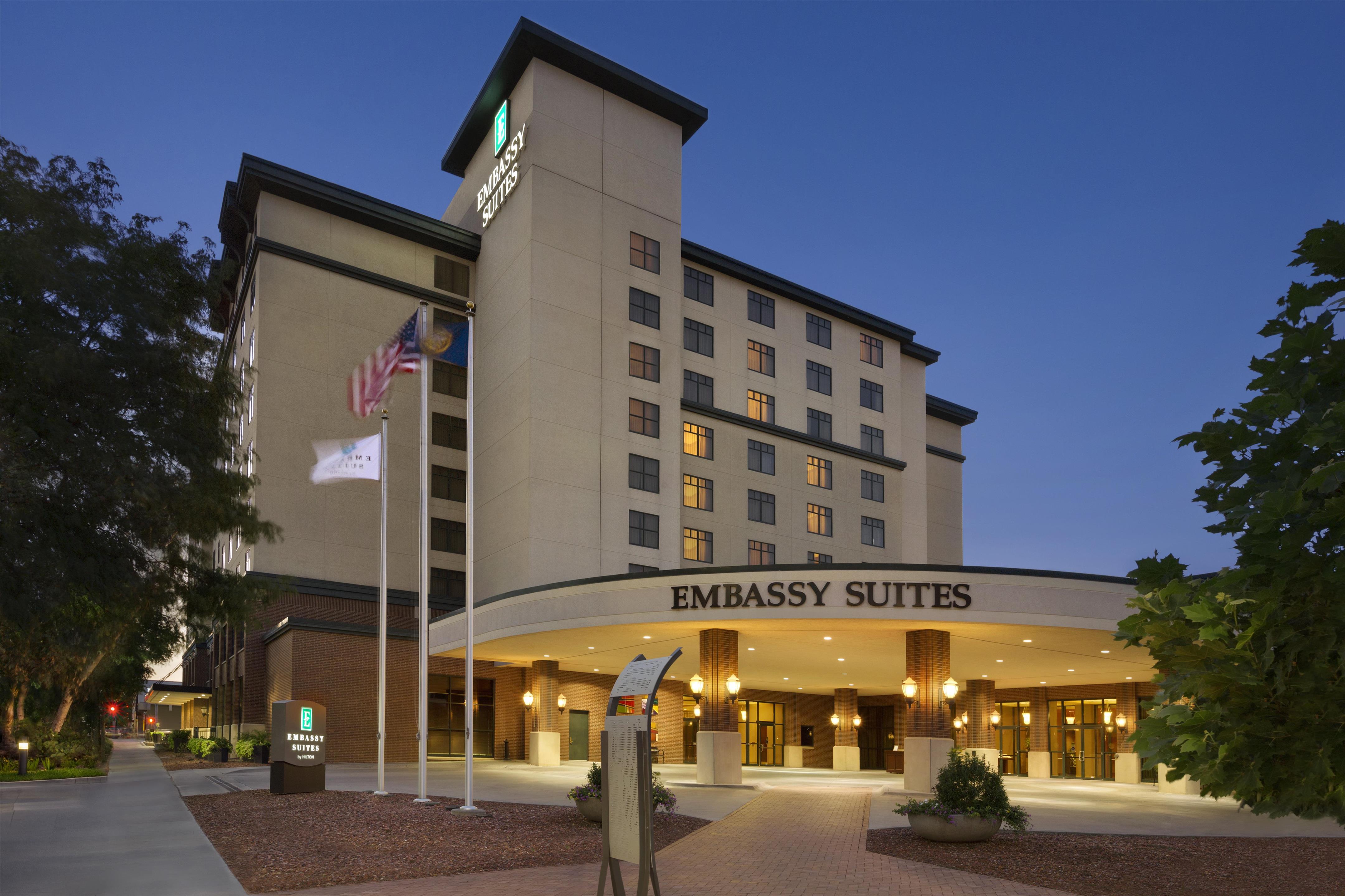 Exterior | Embassy Suites Lincoln