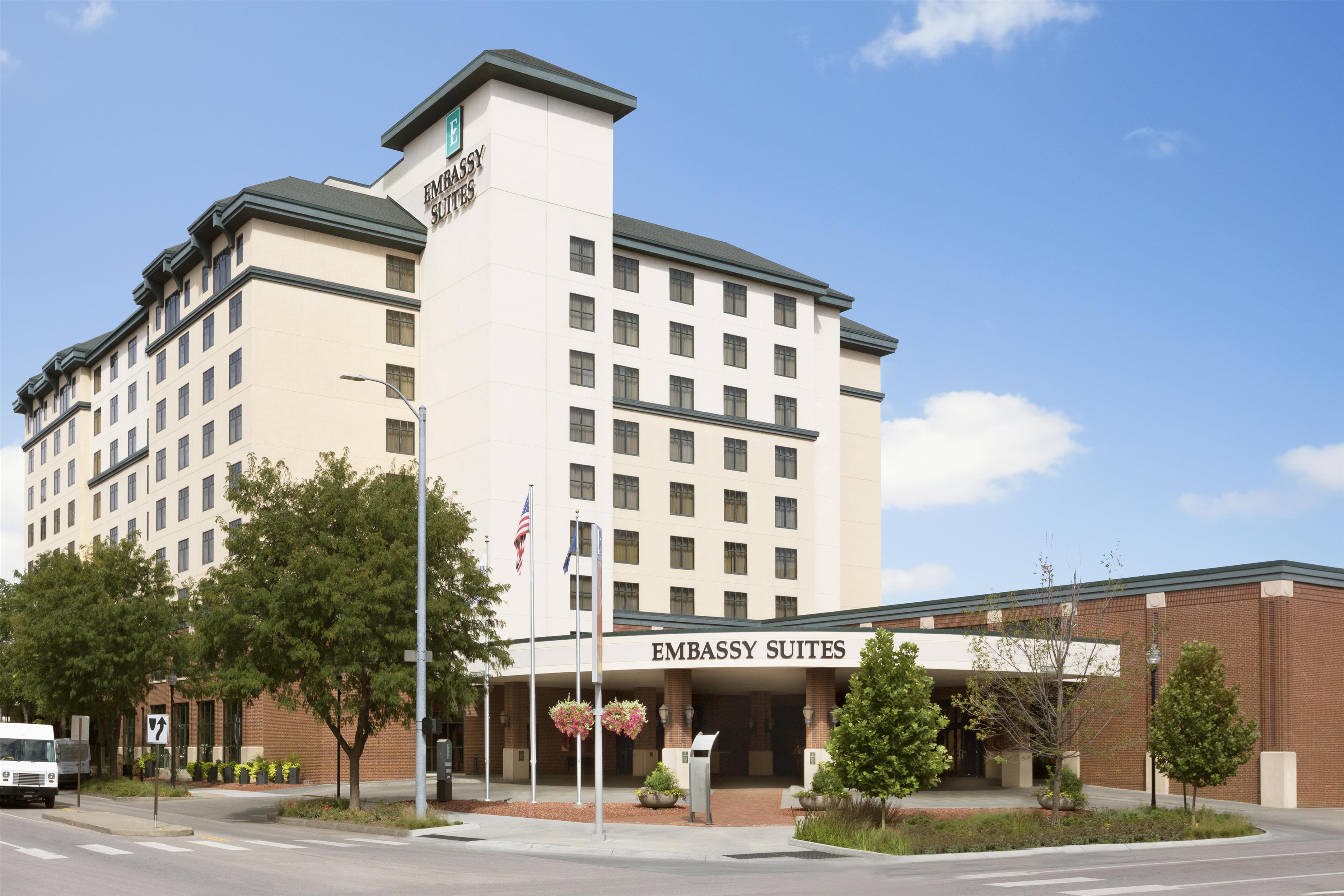Exterior | Embassy Suites Lincoln