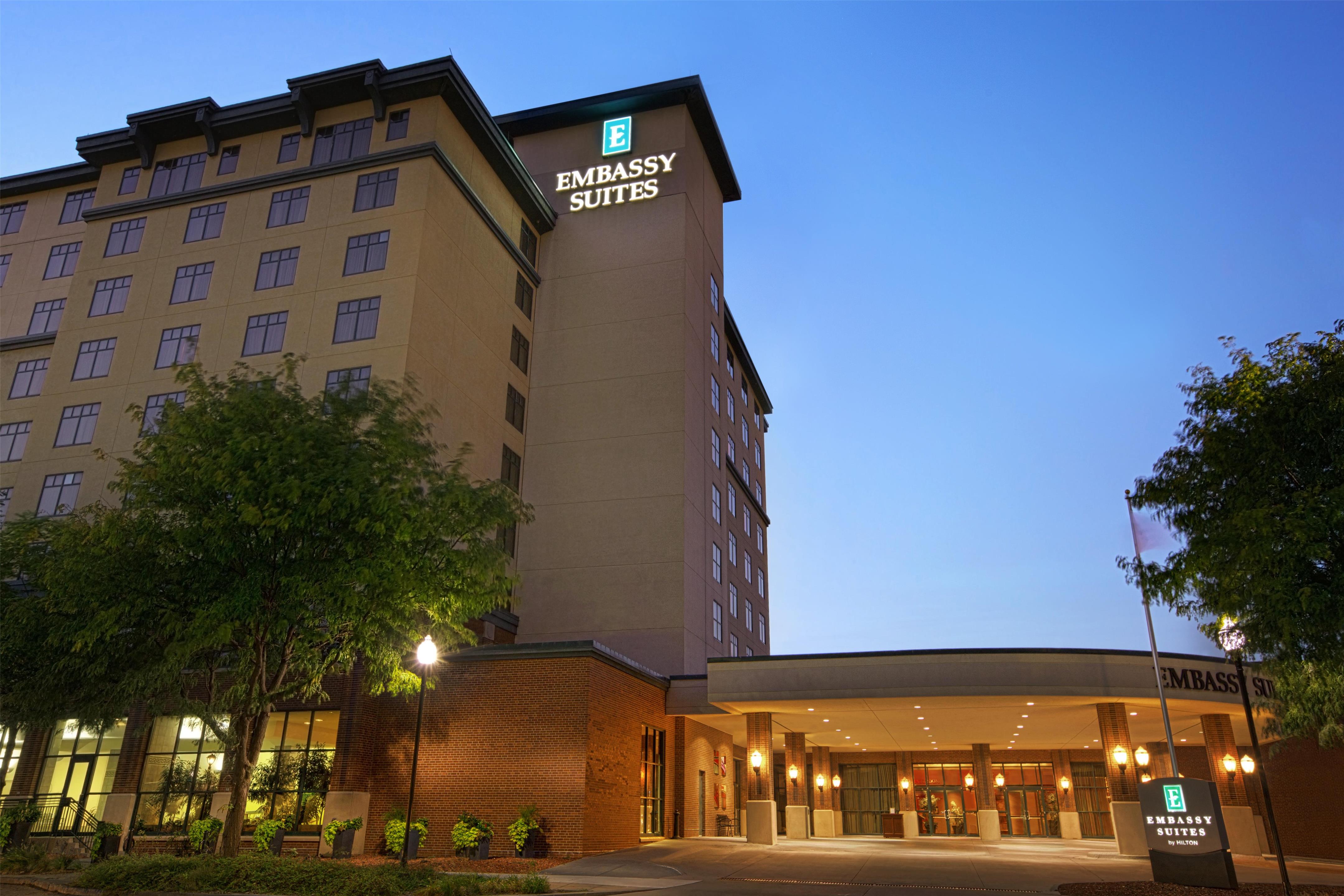 Exterior | Embassy Suites Lincoln