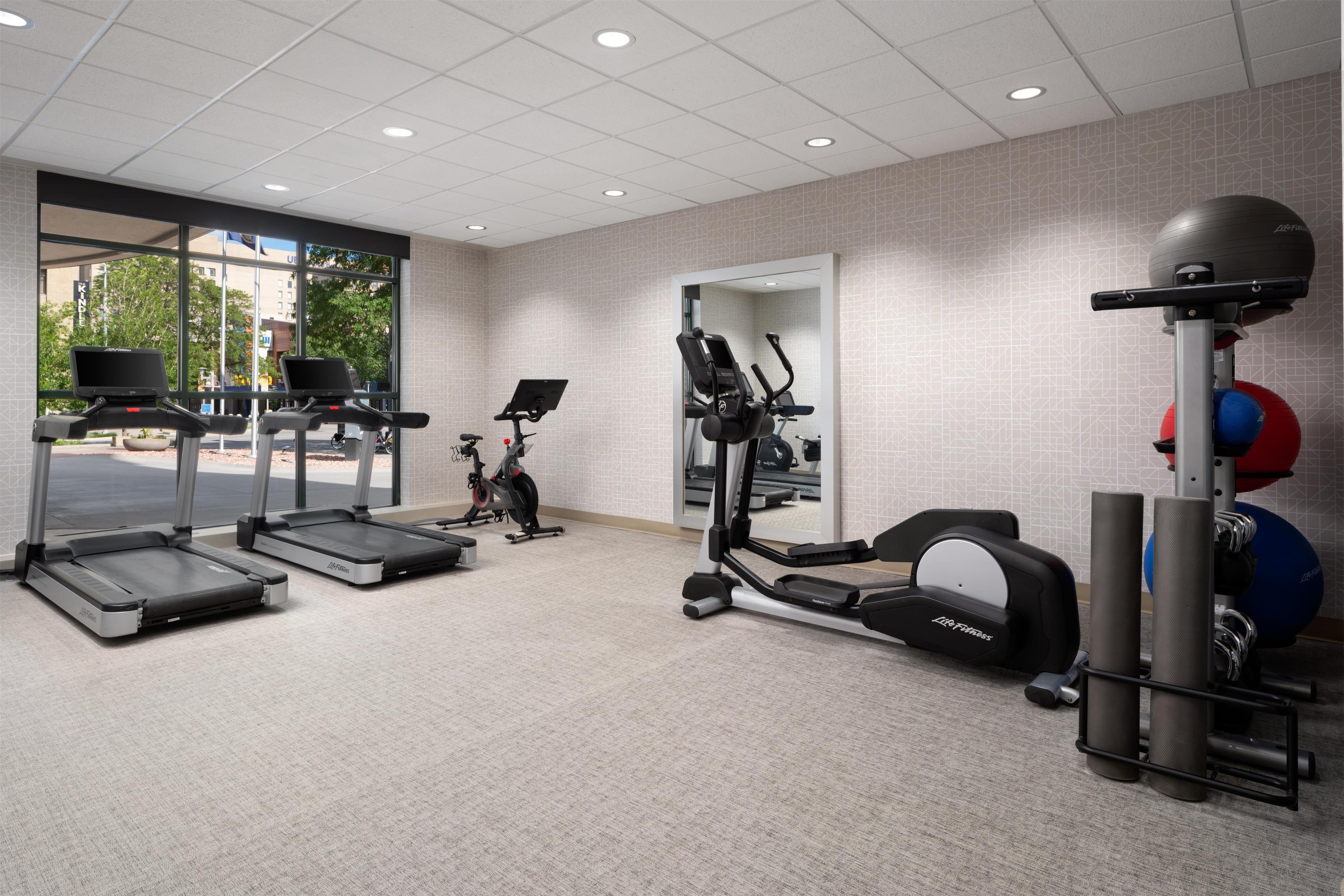 Health club fitness center gym | Embassy Suites Lincoln