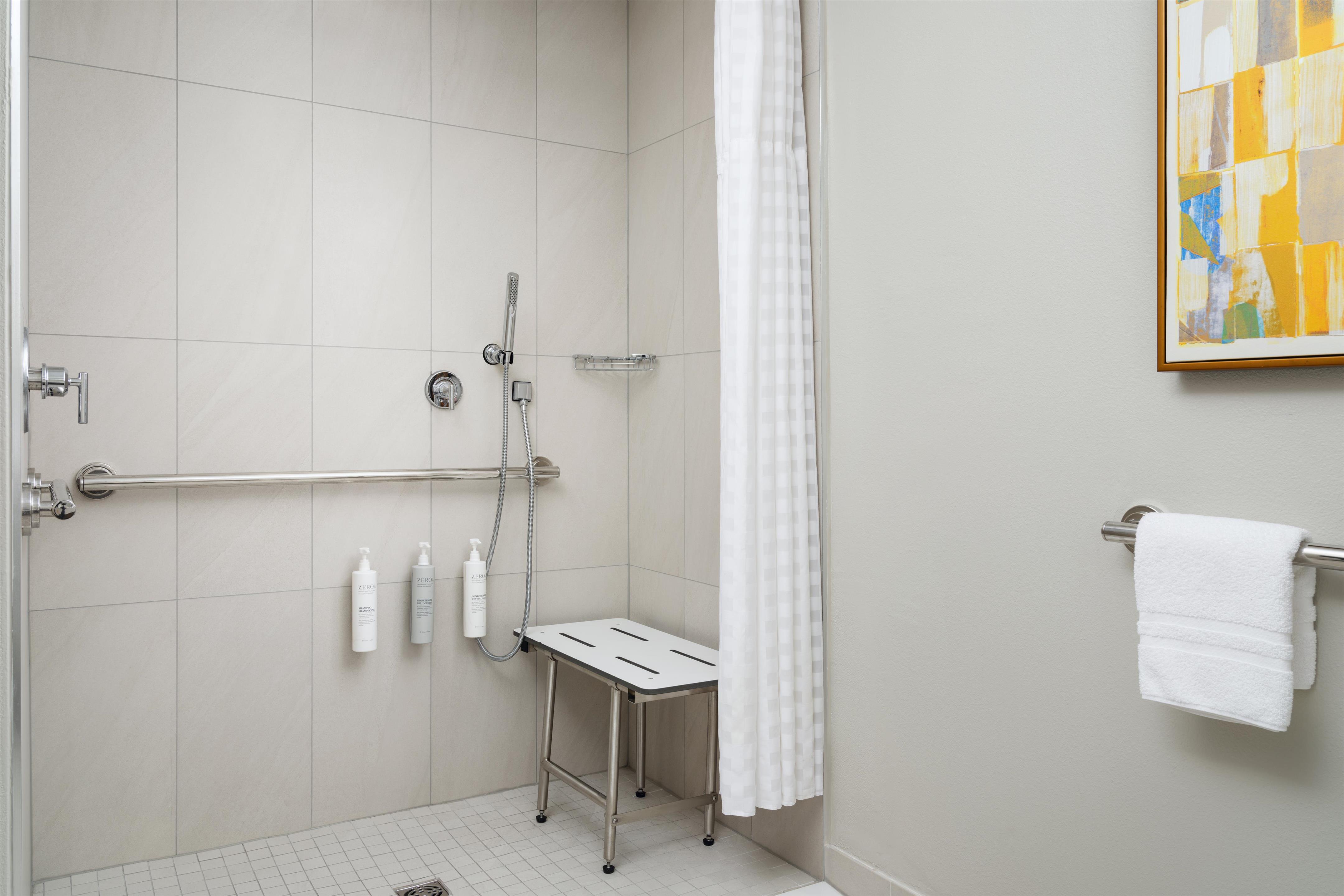 Guest room bath