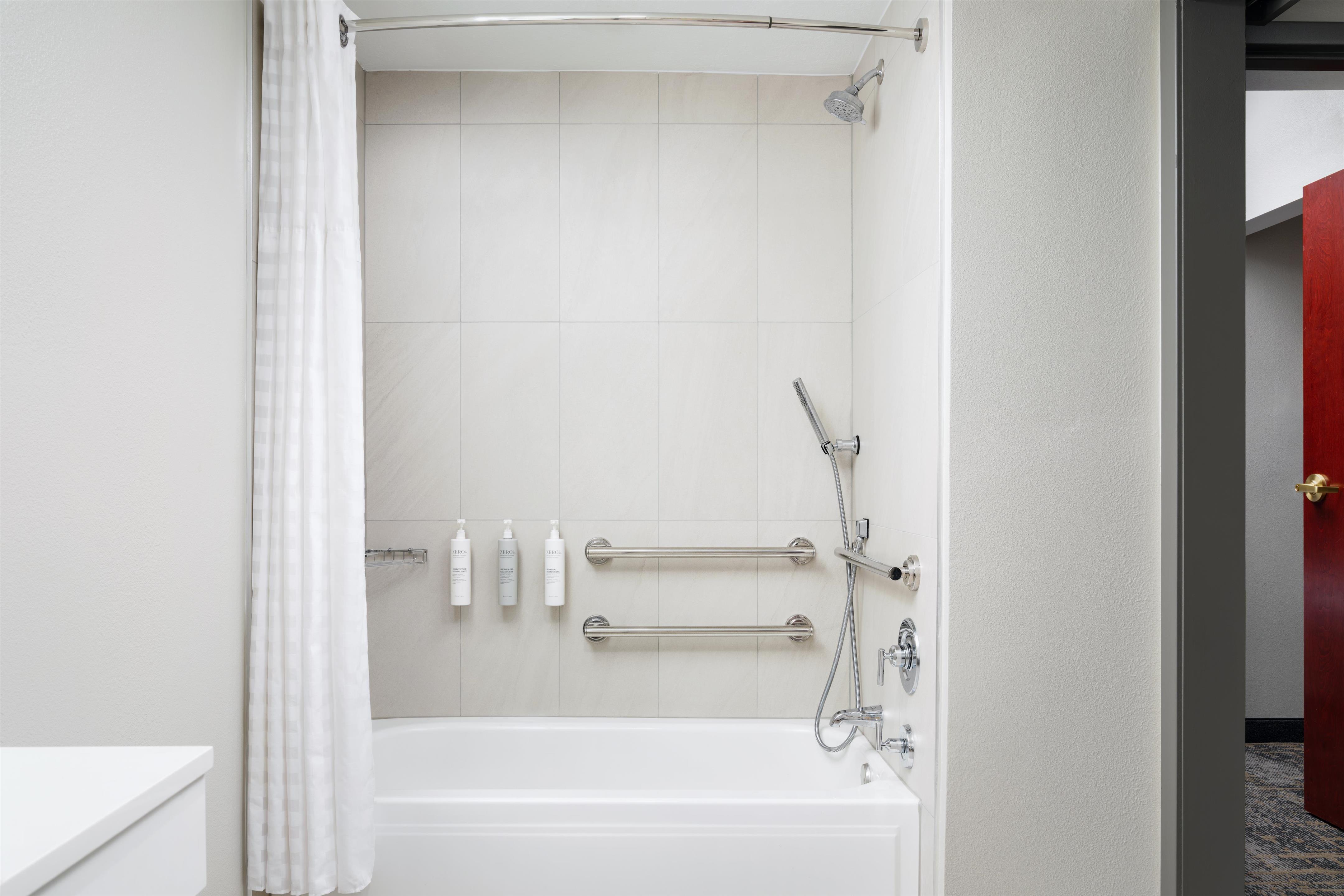Guest room bath