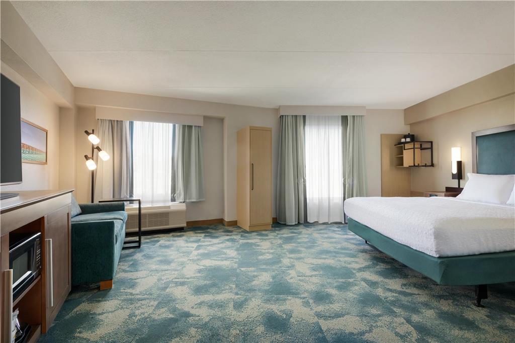 Hampton Inn Lancaster-guestroom-Guest Room,On-Site.jpg
