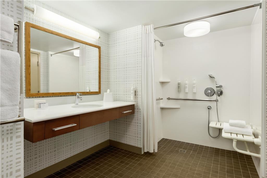 Hampton Inn Lancaster-guestroom-Guest Room,Bathroom,On-Site.jpg