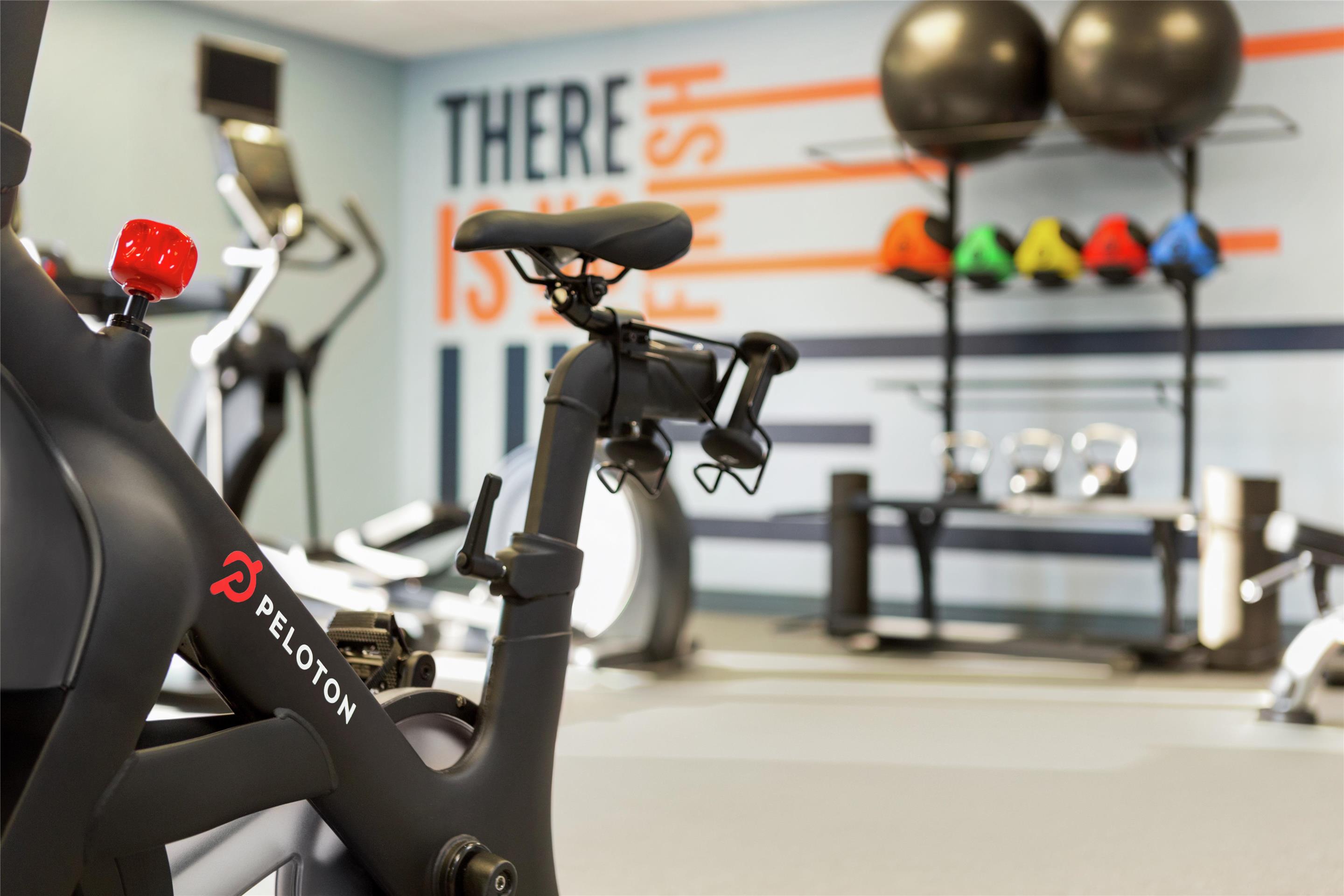 Health club fitness center gym | Hampton Inn Lancaster