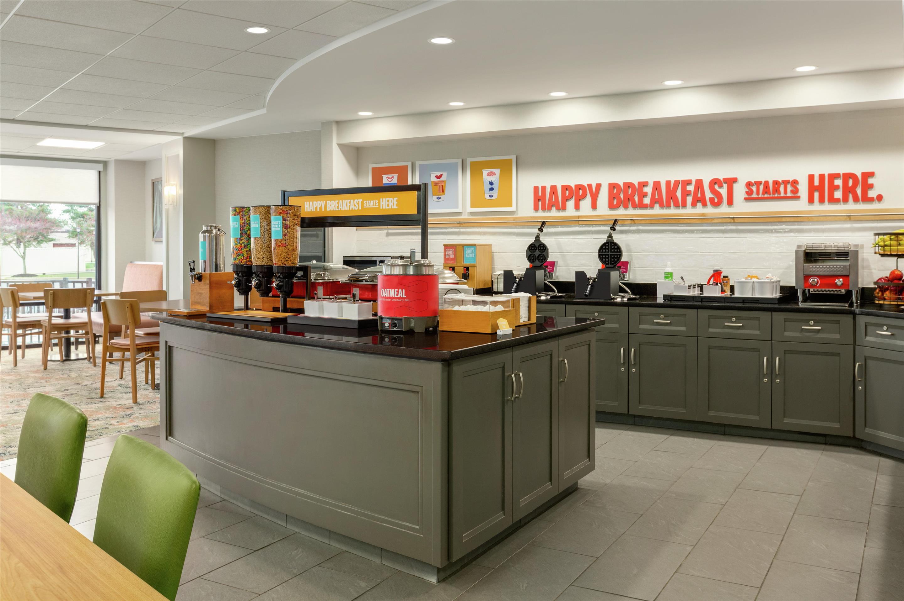 Breakfast Area | Hampton Inn Lancaster