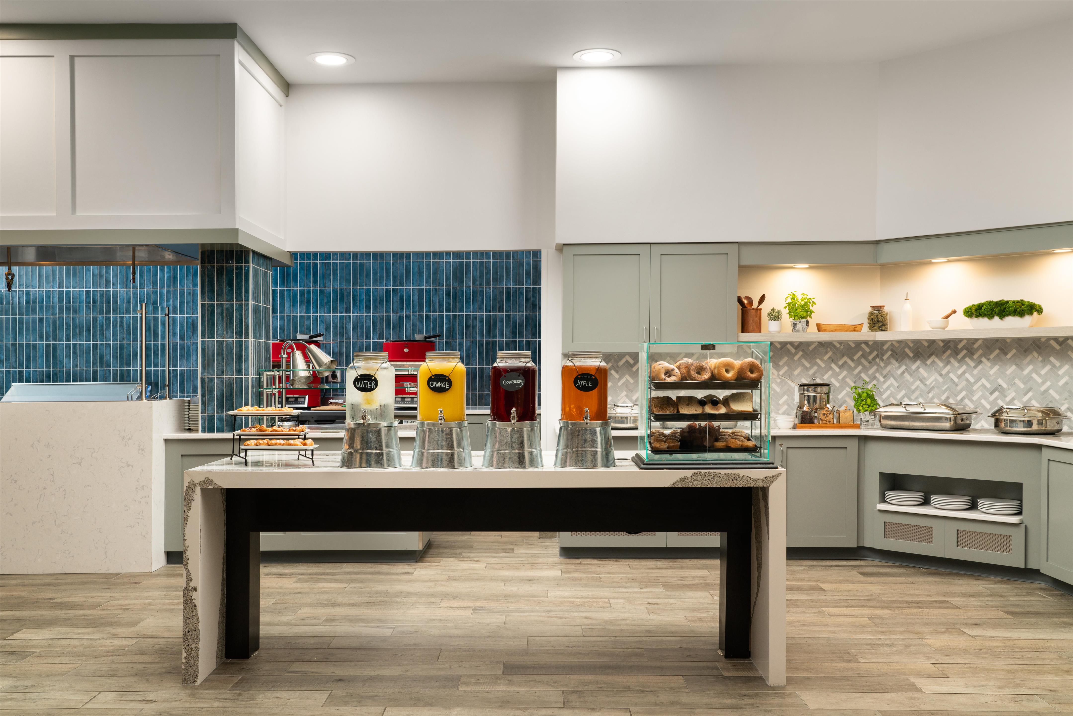 Breakfast Area | DoubleTree Resort by Hilton Lancaster
