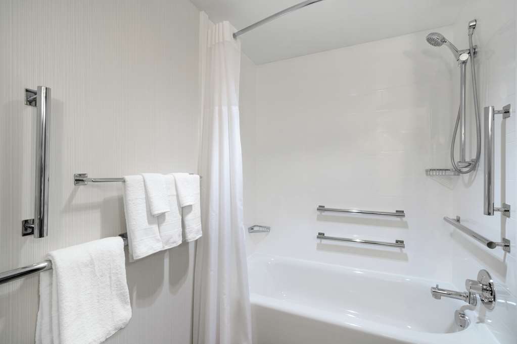 Hampton Inn Downingtown/Exton-guestroom-Guest Room,Bathroom,On-Site.jpg