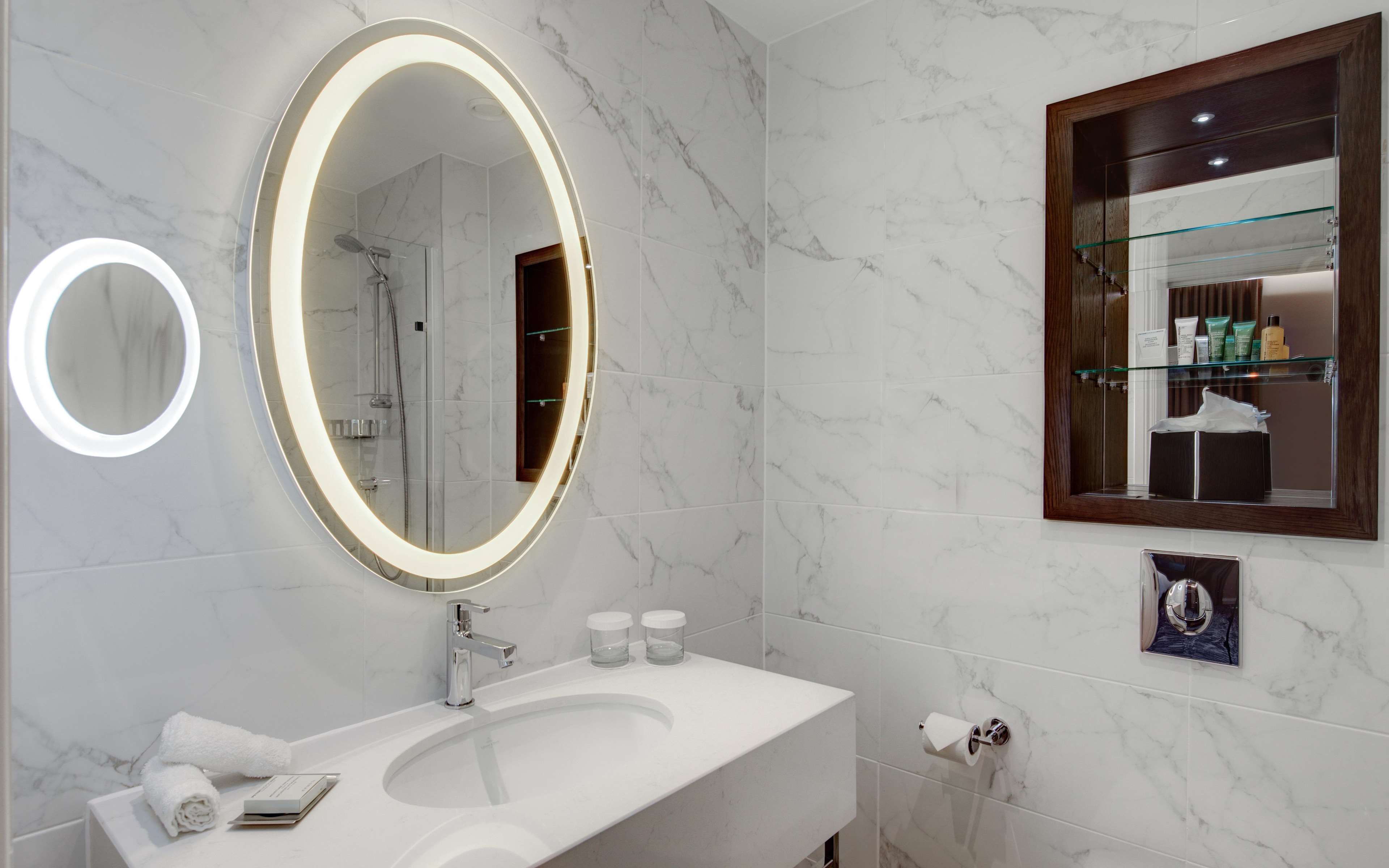Hilton London Euston Room Type - DOUBLE DELUXE GUEST ROOM