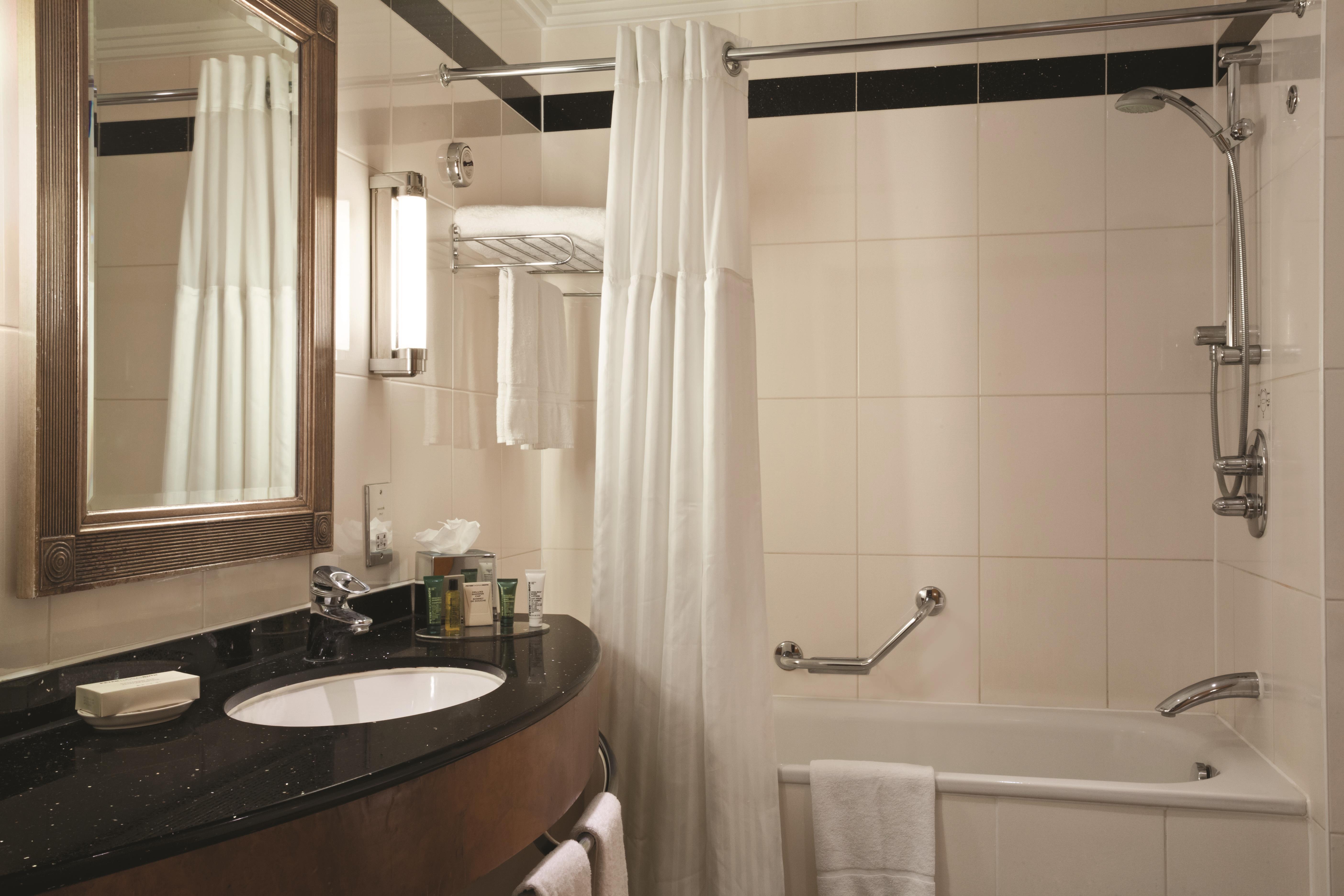 Hilton London Paddington Room Type - Queen Room