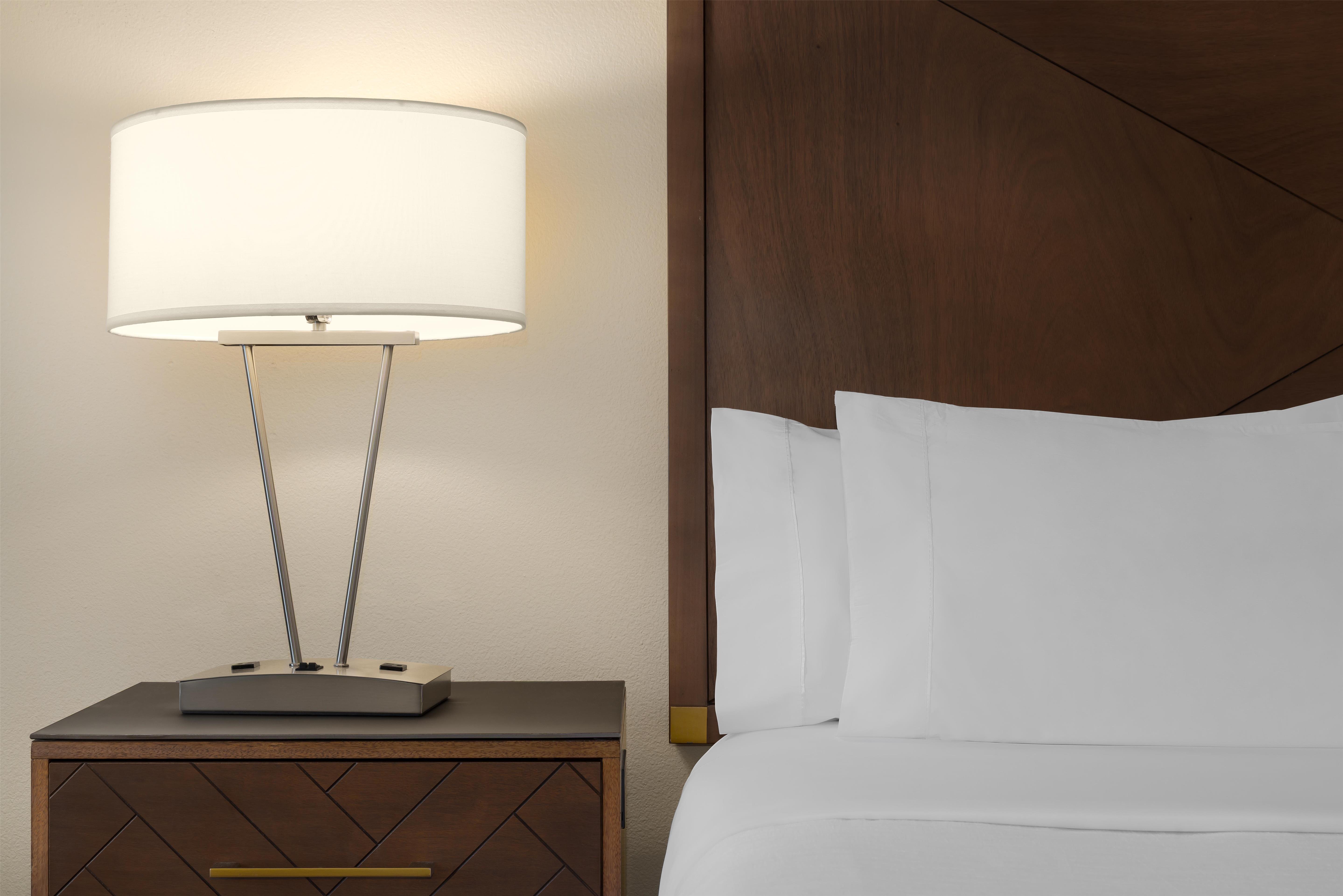 Embassy Suites Laredo Room Type - 1 KING PREMIUM STE NOSMOK
