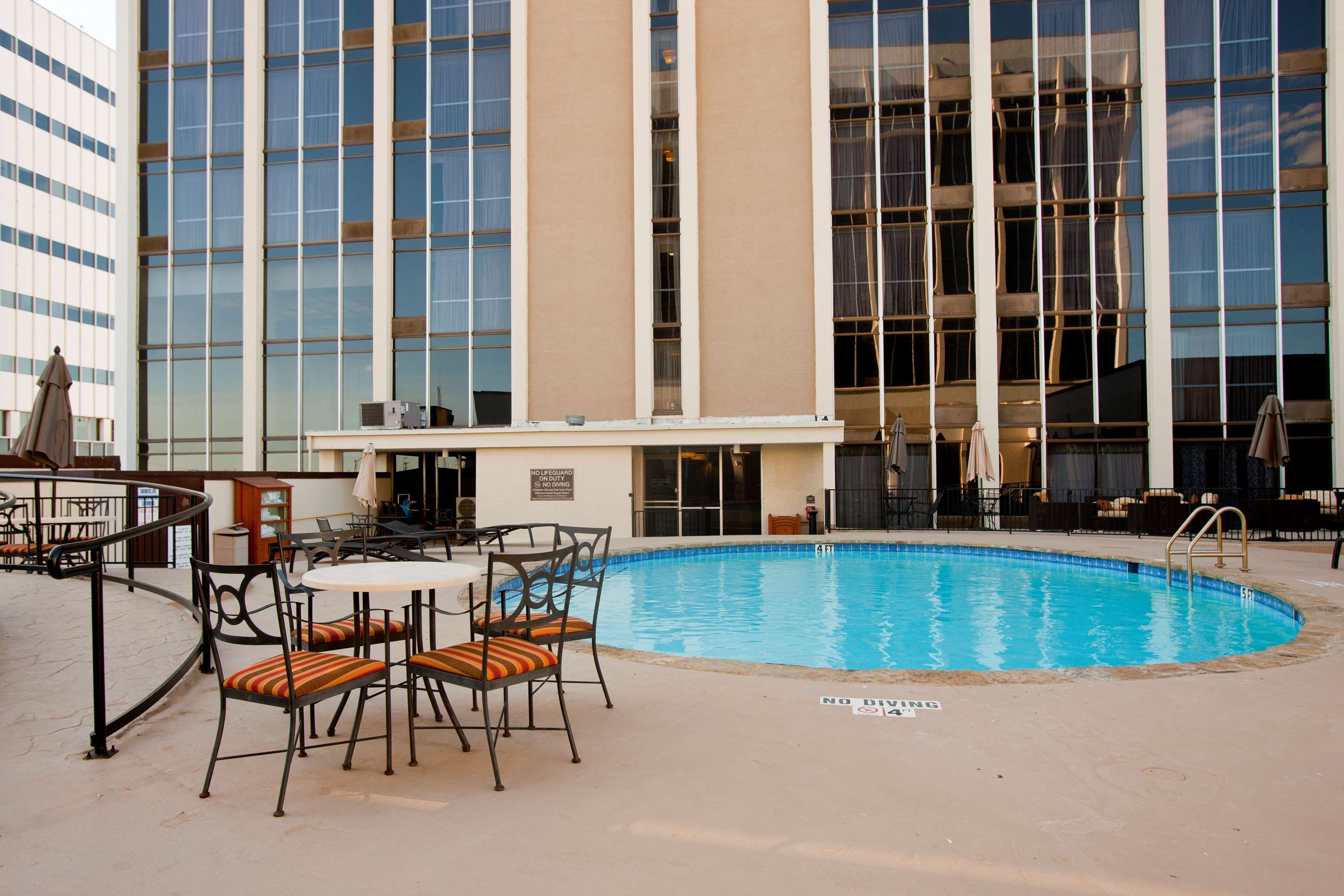 Pool | DoubleTree by Hilton Hotel Midland Plaza