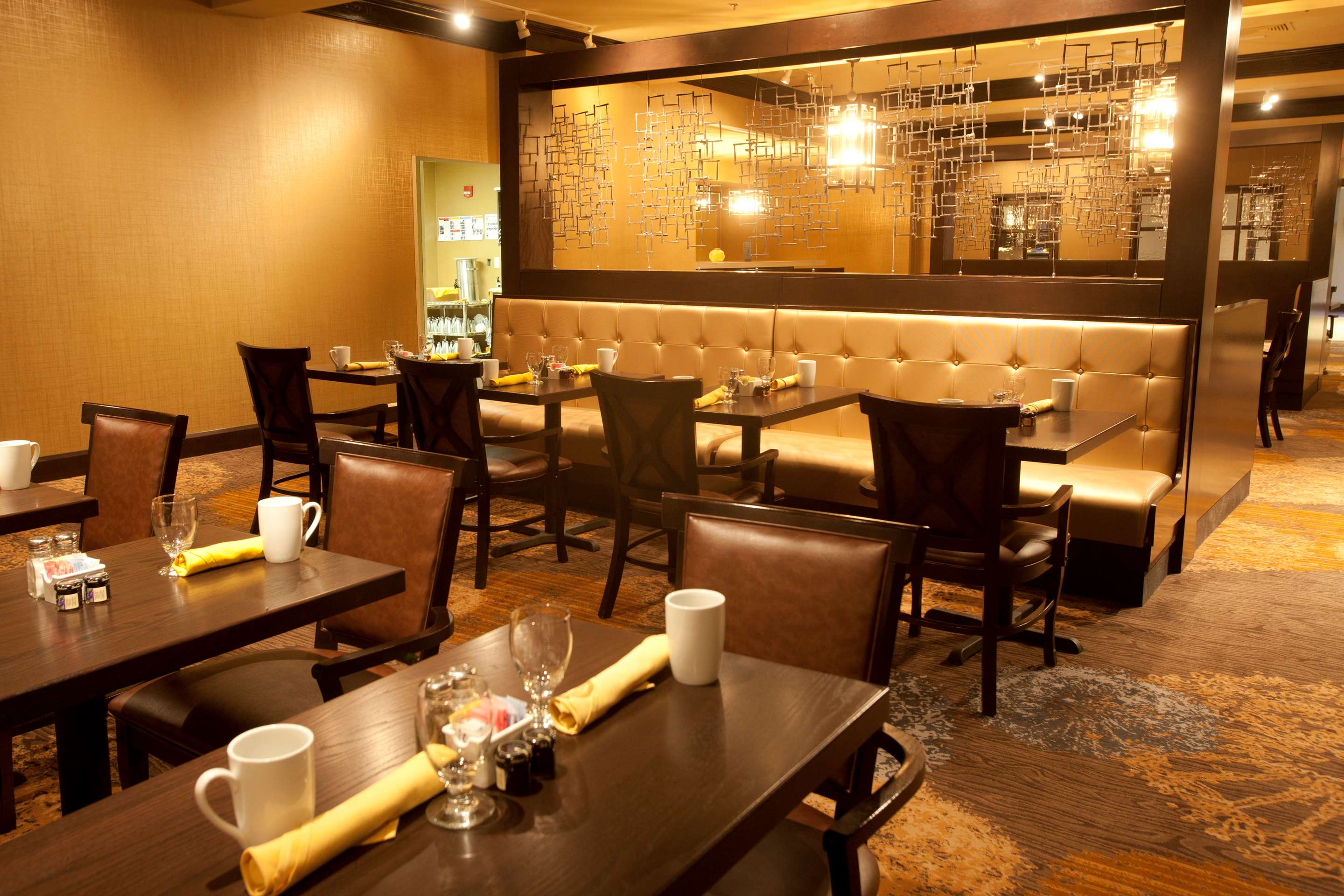 Restaurant | DoubleTree by Hilton Hotel Midland Plaza