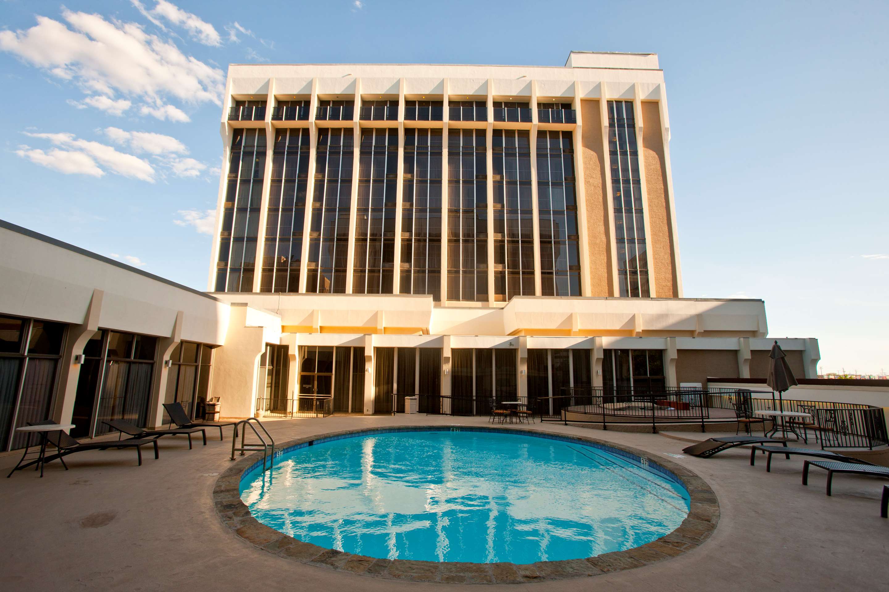 Pool | DoubleTree by Hilton Hotel Midland Plaza
