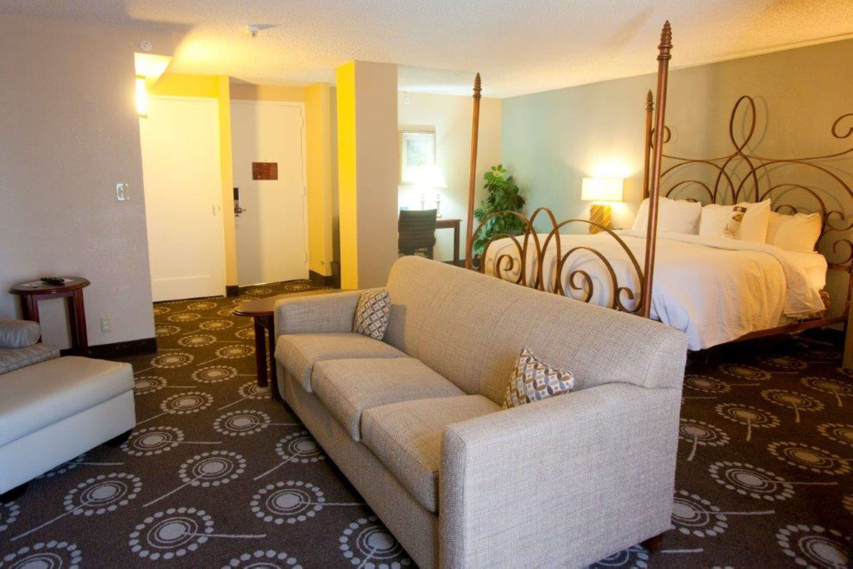 Guest room