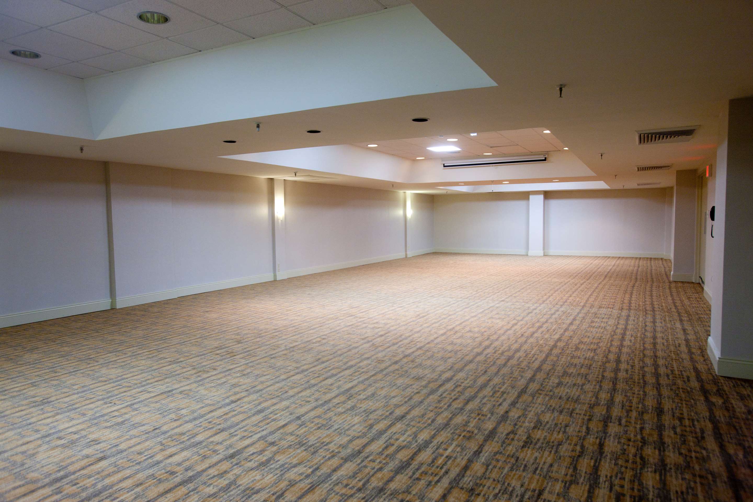 Meeting Room | DoubleTree by Hilton Hotel Midland Plaza