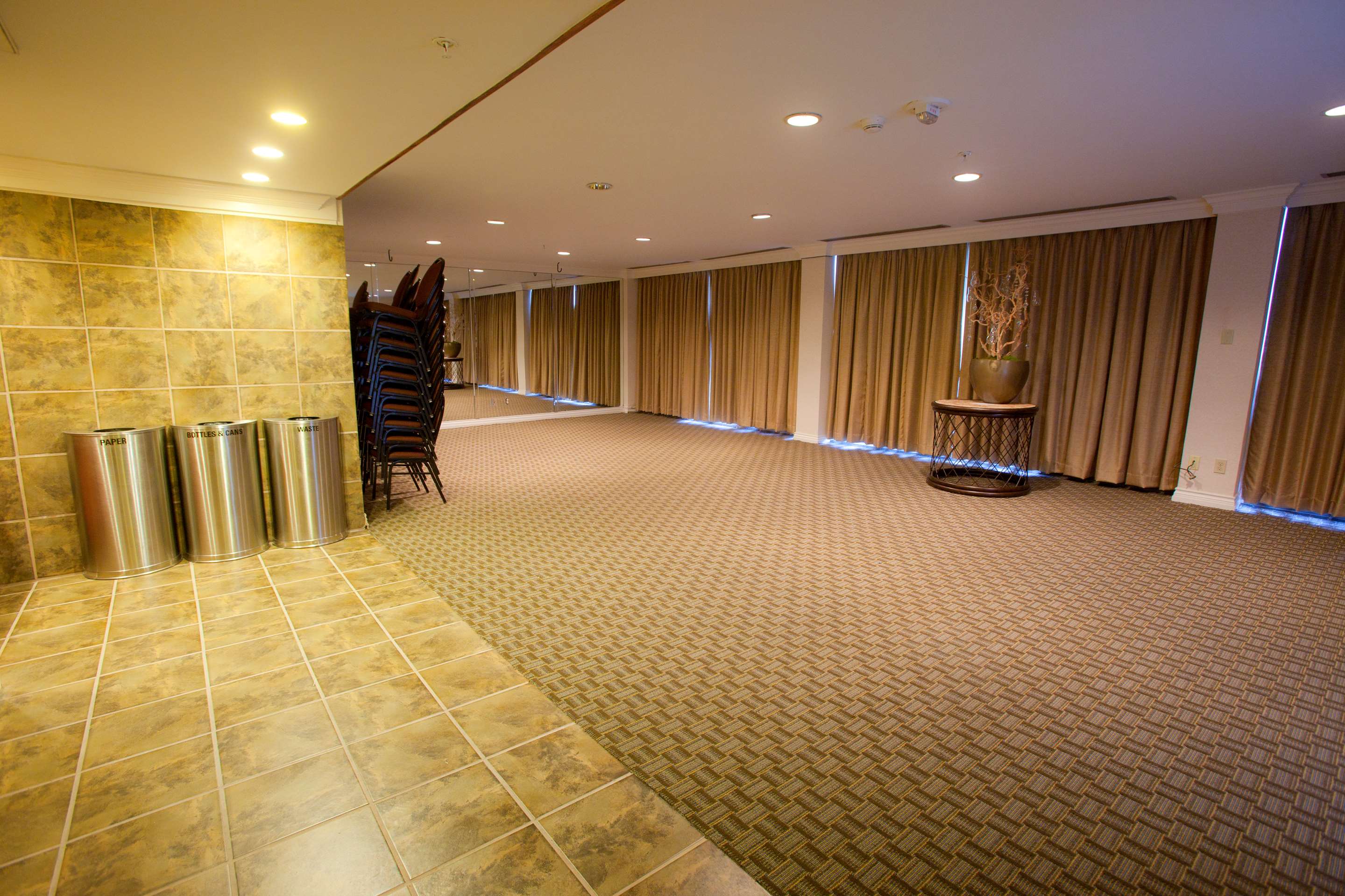 Meeting Room | DoubleTree by Hilton Hotel Midland Plaza