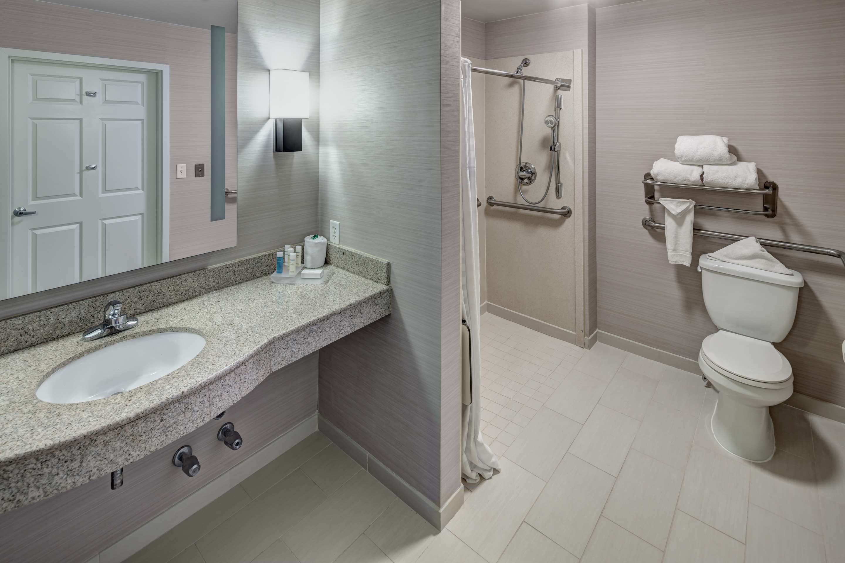 Guest room bath