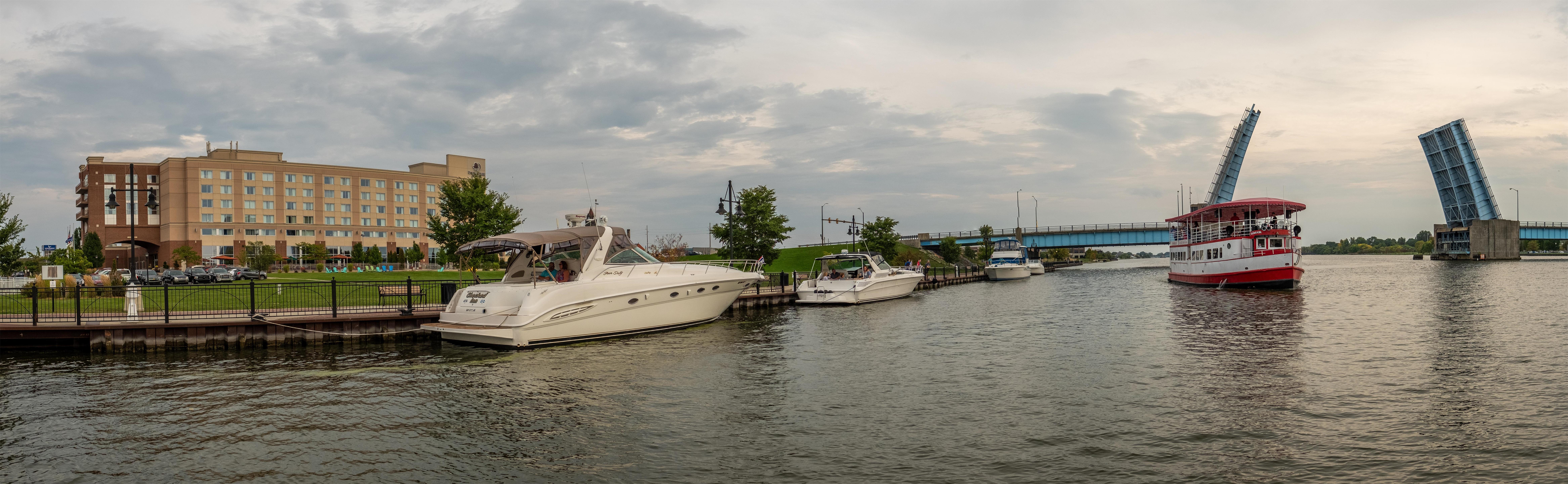 Exterior | DoubleTree by Hilton Bay City - Riverfront