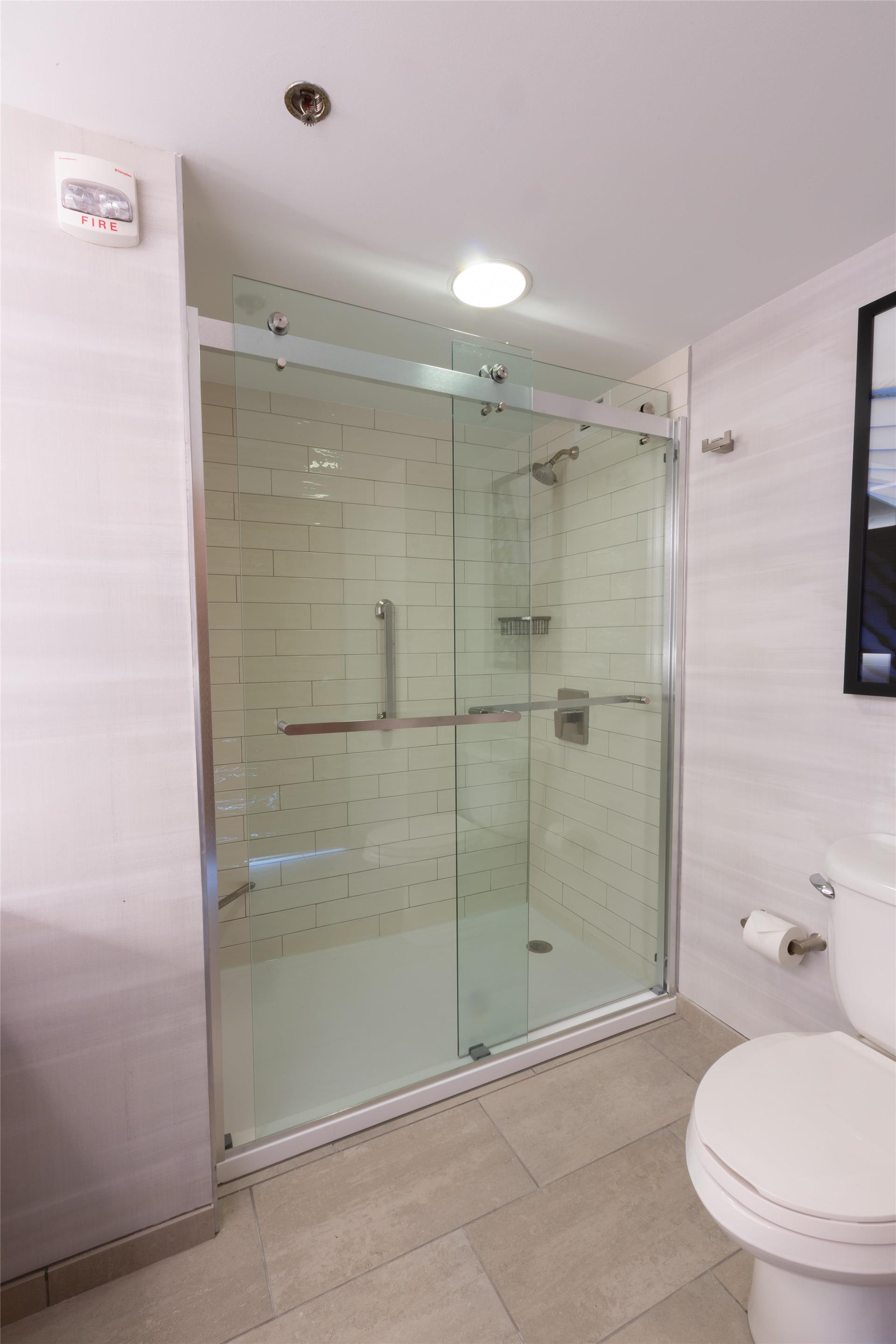 Guest room bath